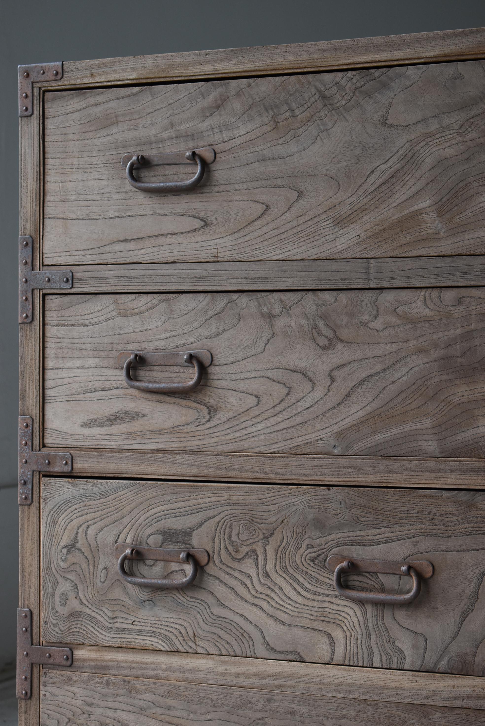 Japanische Zelkova-Holz-Schublade 1860-1900 / Sideboard Wabi Sabi (20. Jahrhundert) im Angebot