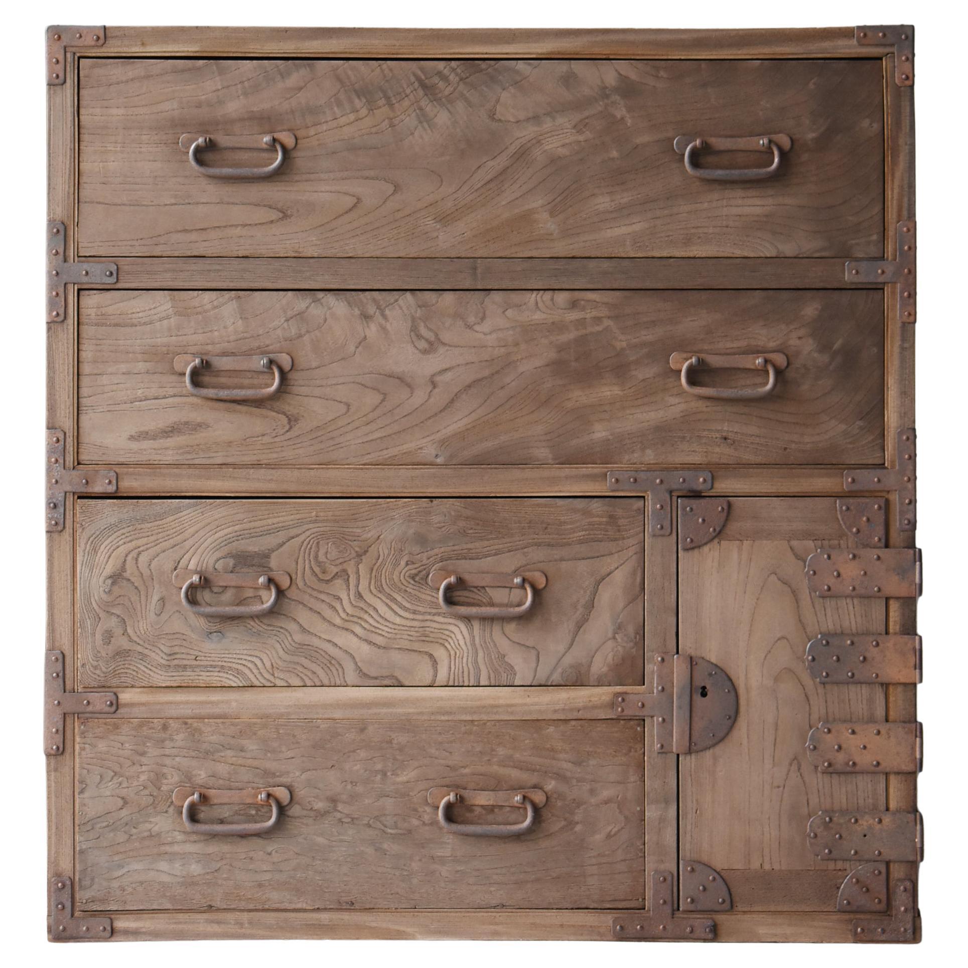 Cajón Japonés de Madera de Zelkova 1860s-1900s / Aparador Wabi Sabi