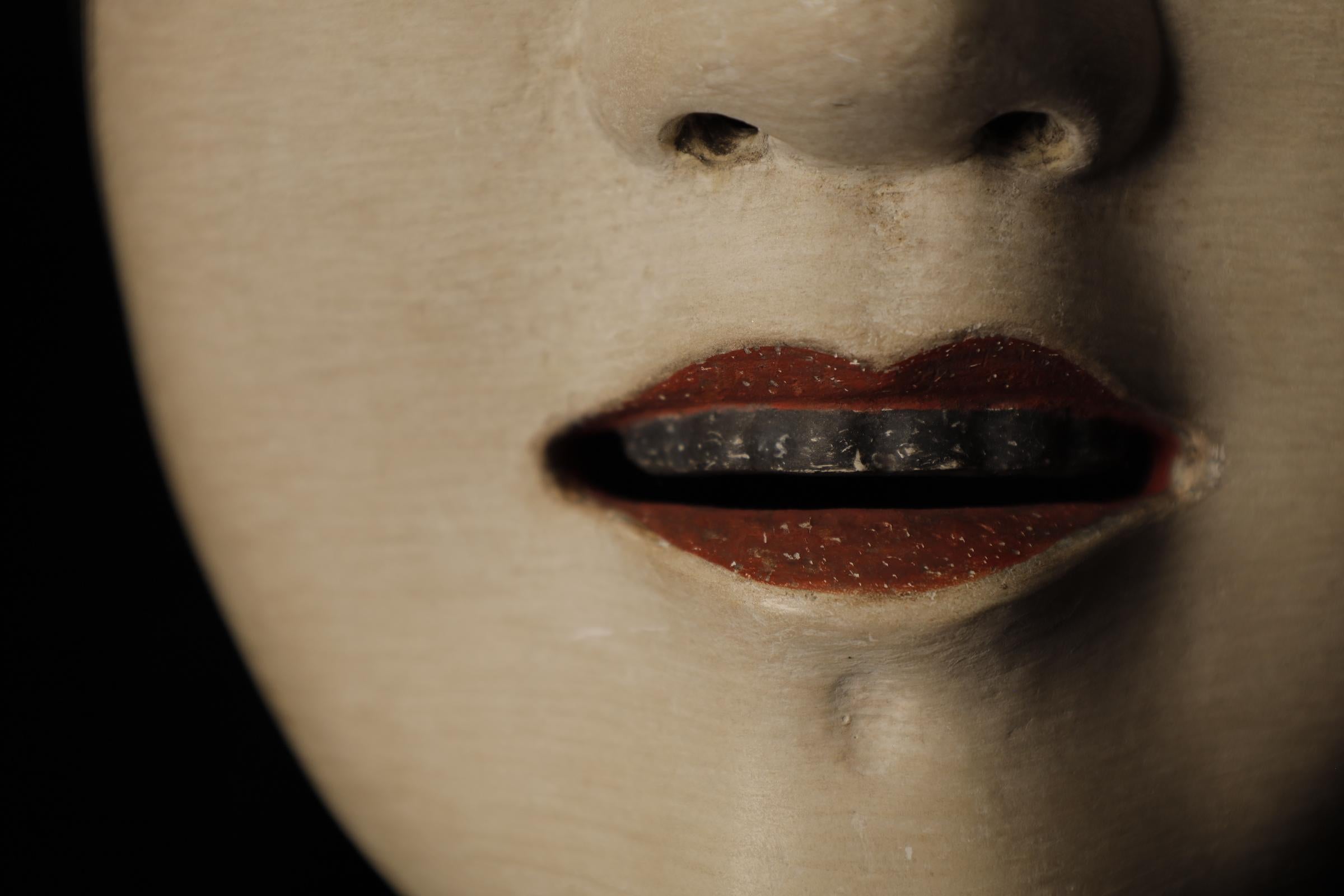Giapponese Maschera giapponese Zoh-Onna Noh. Attribuito a Takada Fuki (高田 冨季, 1935-2008) in vendita