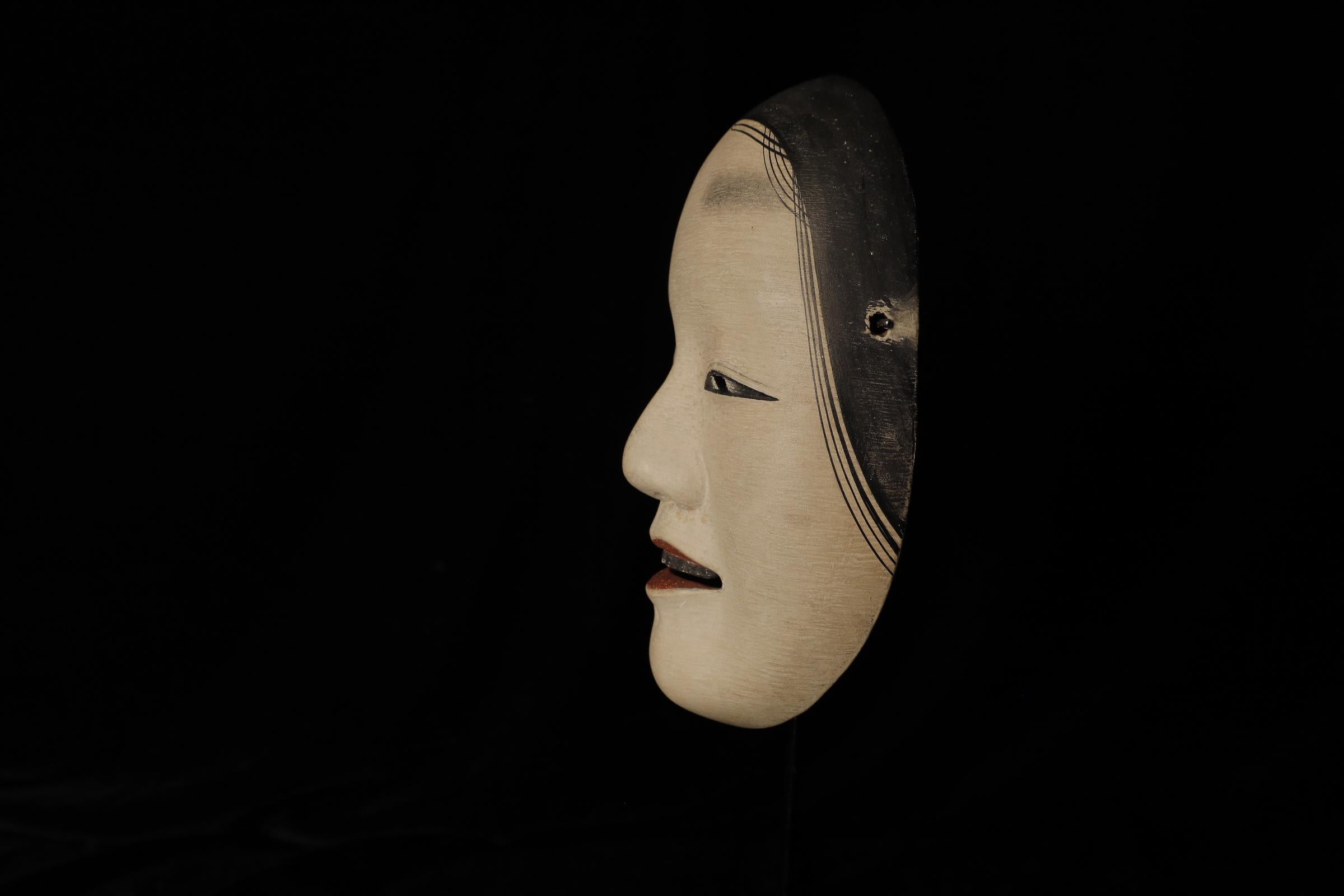 XX secolo Maschera giapponese Zoh-Onna Noh. Attribuito a Takada Fuki (高田 冨季, 1935-2008) in vendita