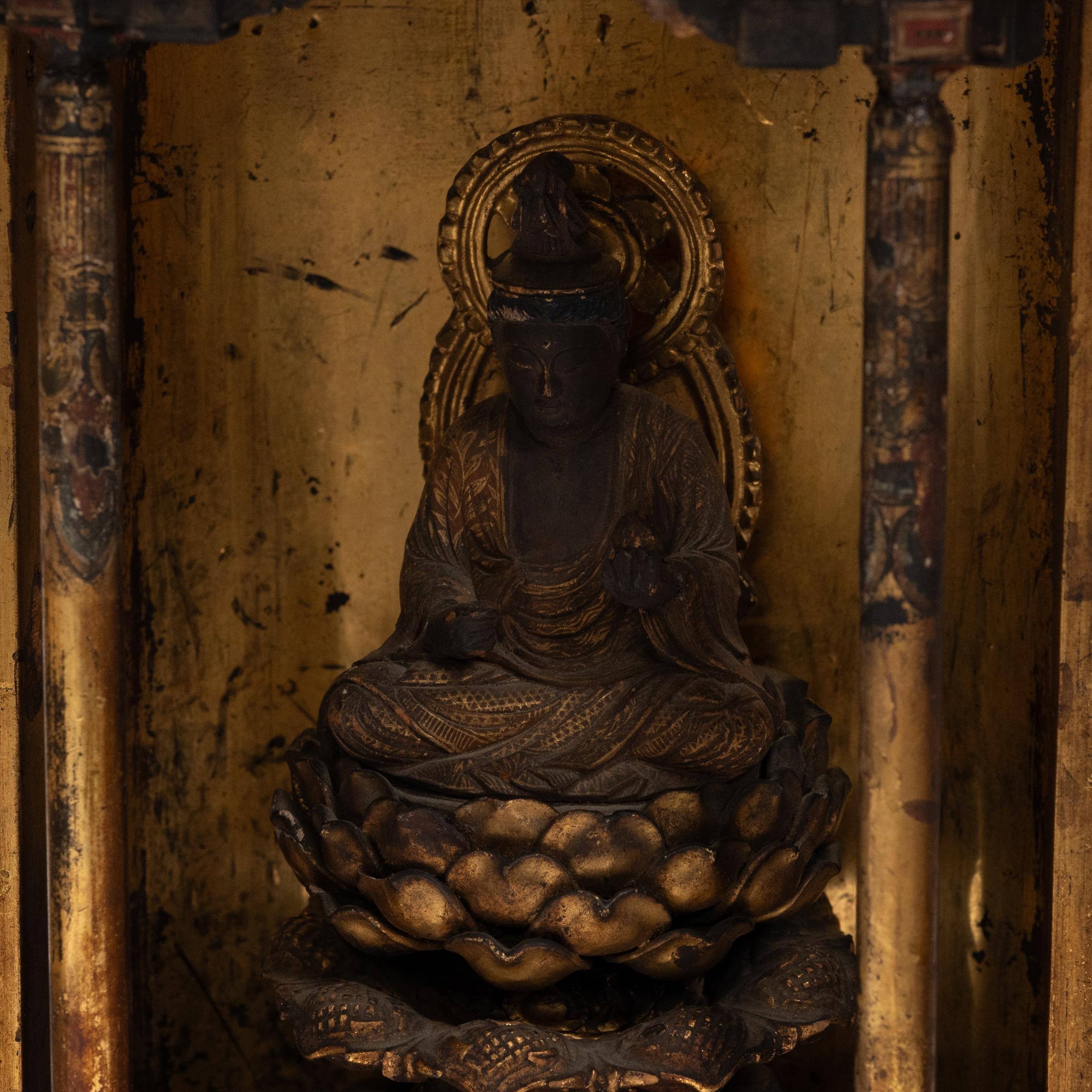 Japanese Zushi Traveling Shrine of Seated Kannon, c. 1800 In Good Condition In Chicago, IL