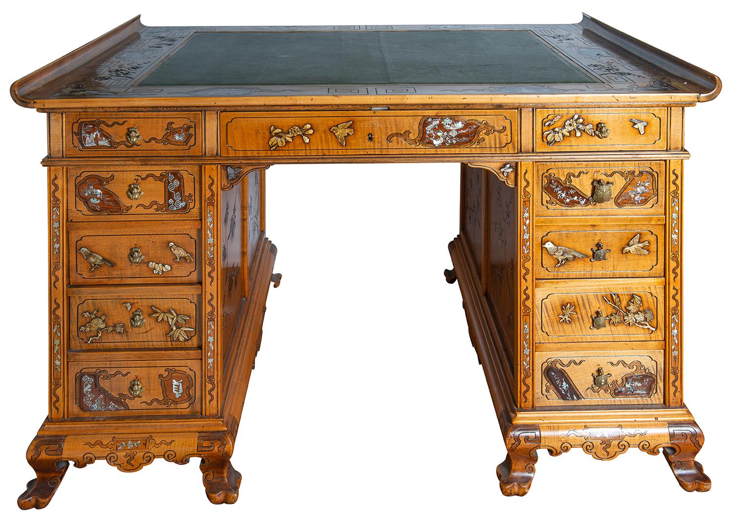 Japanned 19th Century Pedestal Desk, Attributed to Viardot For Sale 1