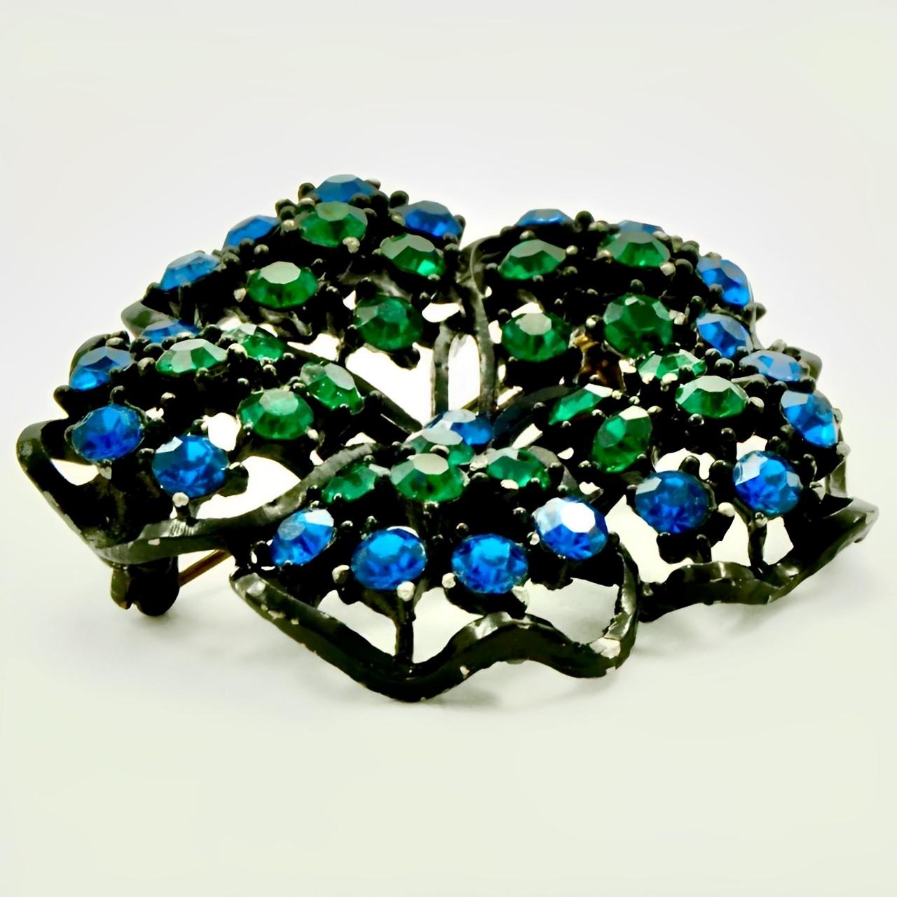 Japanned Blue and Green Crystal Flower Brooch and Leaf Clip On Earrings 1960s In Good Condition For Sale In London, GB