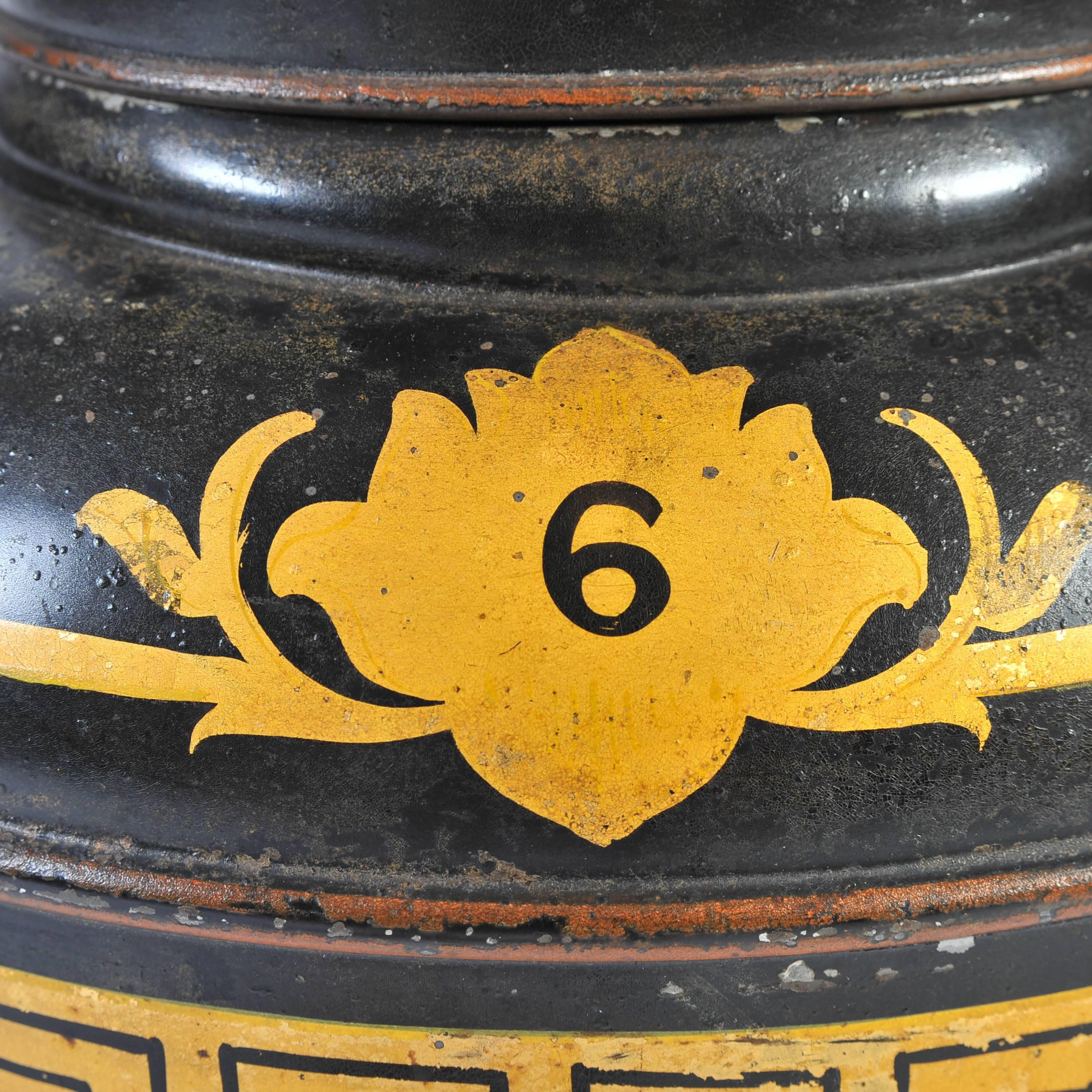 Tôle Japanned Tea Canister, 19th Century, Chinoiserie style, Creator John Bartlett For Sale