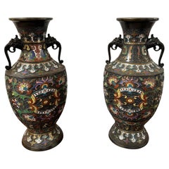 Japon - Epoque Meiji (1868-1912) Paire De Vases Balustres à Col évasé Et Deux An
