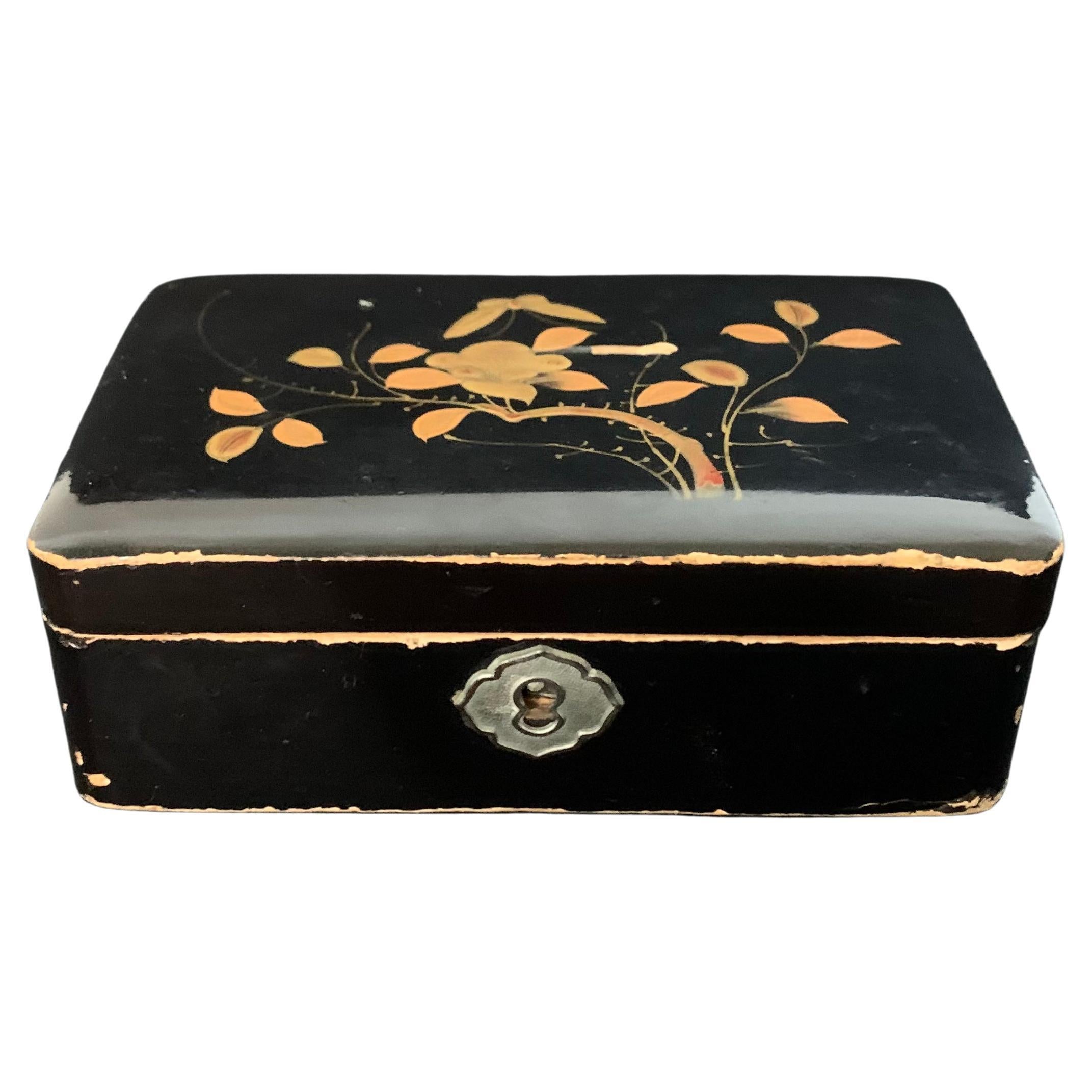 Japonese Lacquered Box with Flower, Late of the 19th Century For Sale