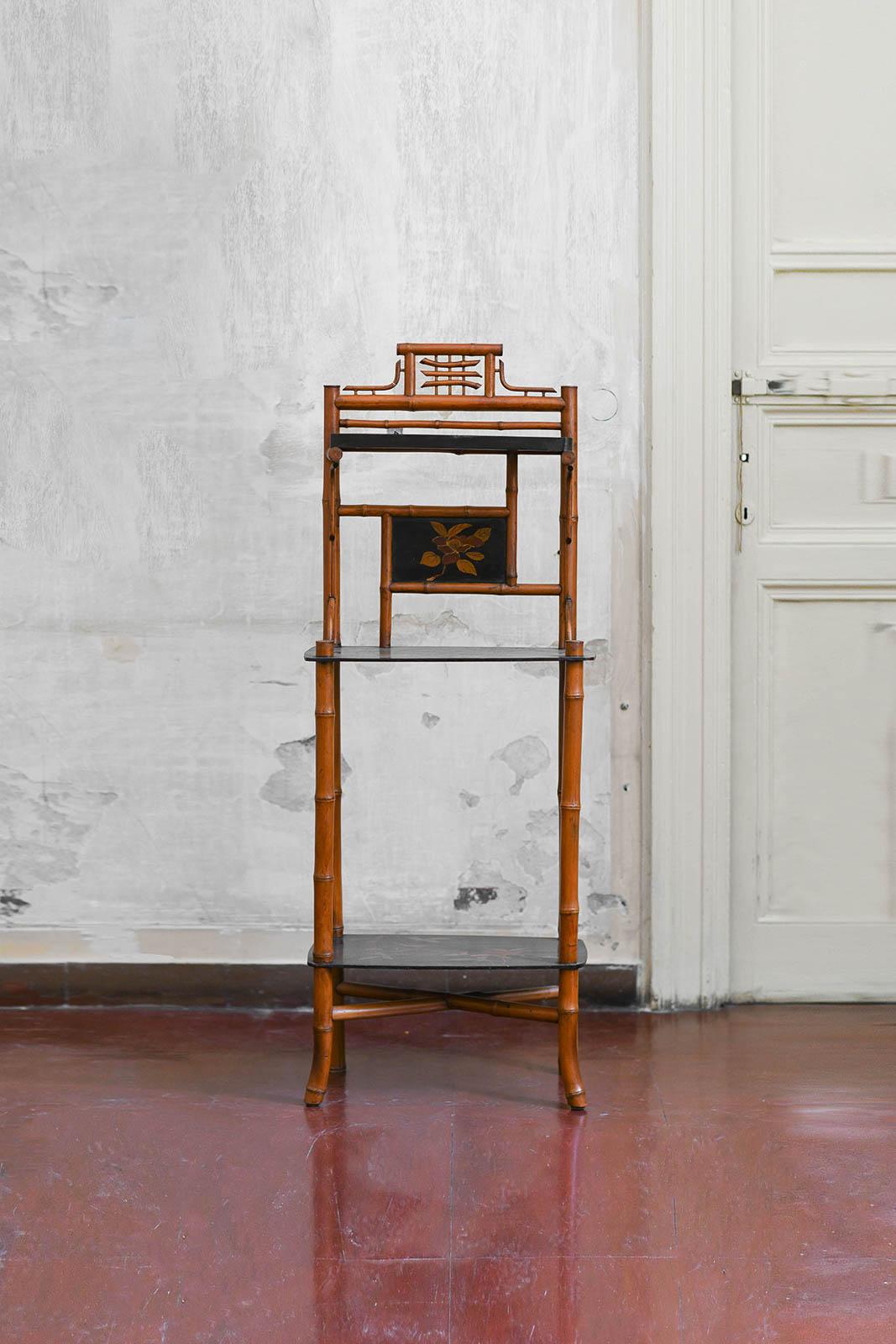 Etagère giaponisante in bambù e lacca attribuita a Perret & Vibert, Francia In condizioni buone in vendita a Roma, RM