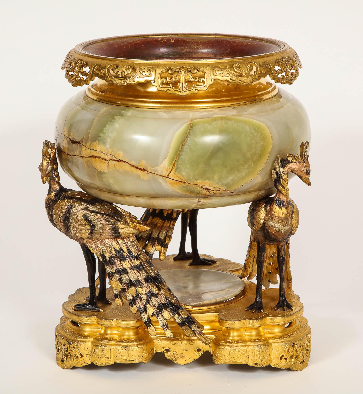 Fin du XIXe siècle Centre de table/Jardinièr en bronze japonais et onyx Figural Phoenix, Attribué à Cornu en vente