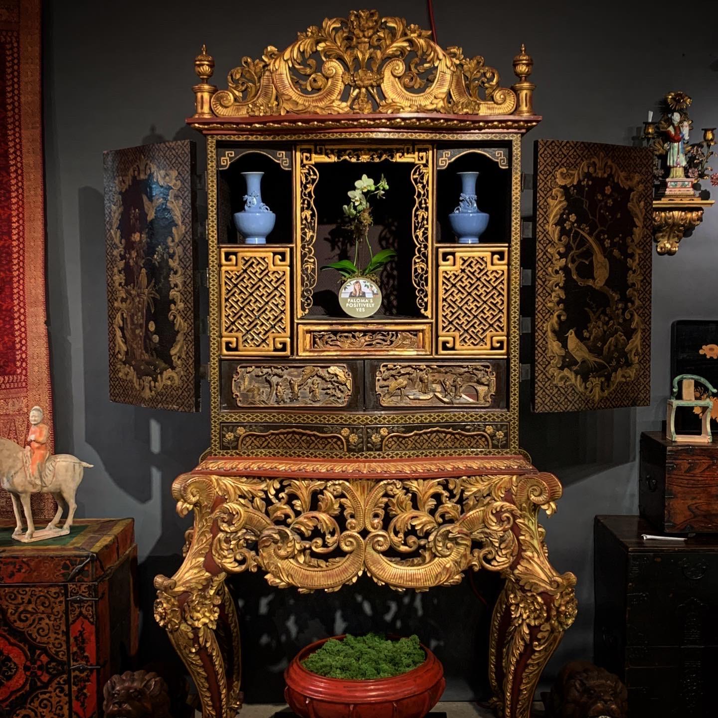 Japonisme Black Lacquer and Gilt Decorated Cabinet on Carved Gilt Stand 4
