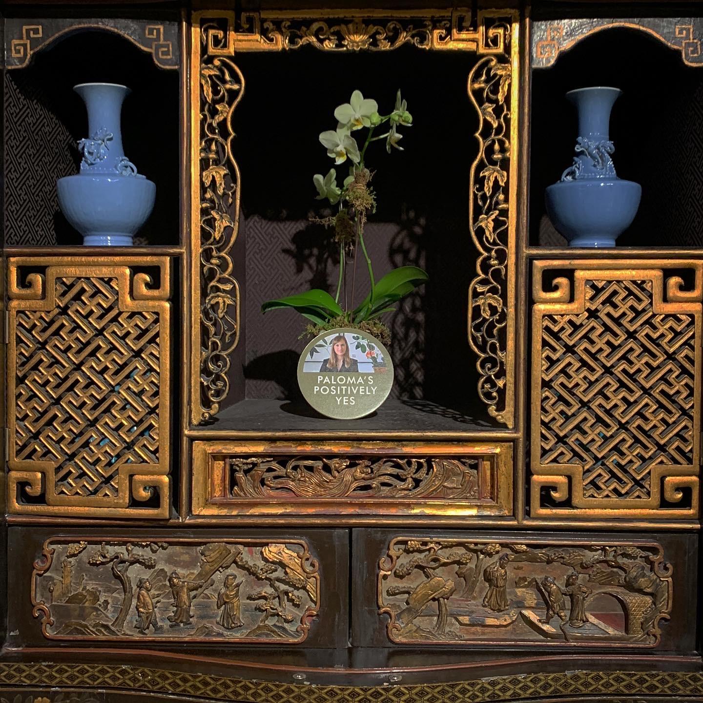 Japonisme Black Lacquer and Gilt Decorated Cabinet on Carved Gilt Stand 5