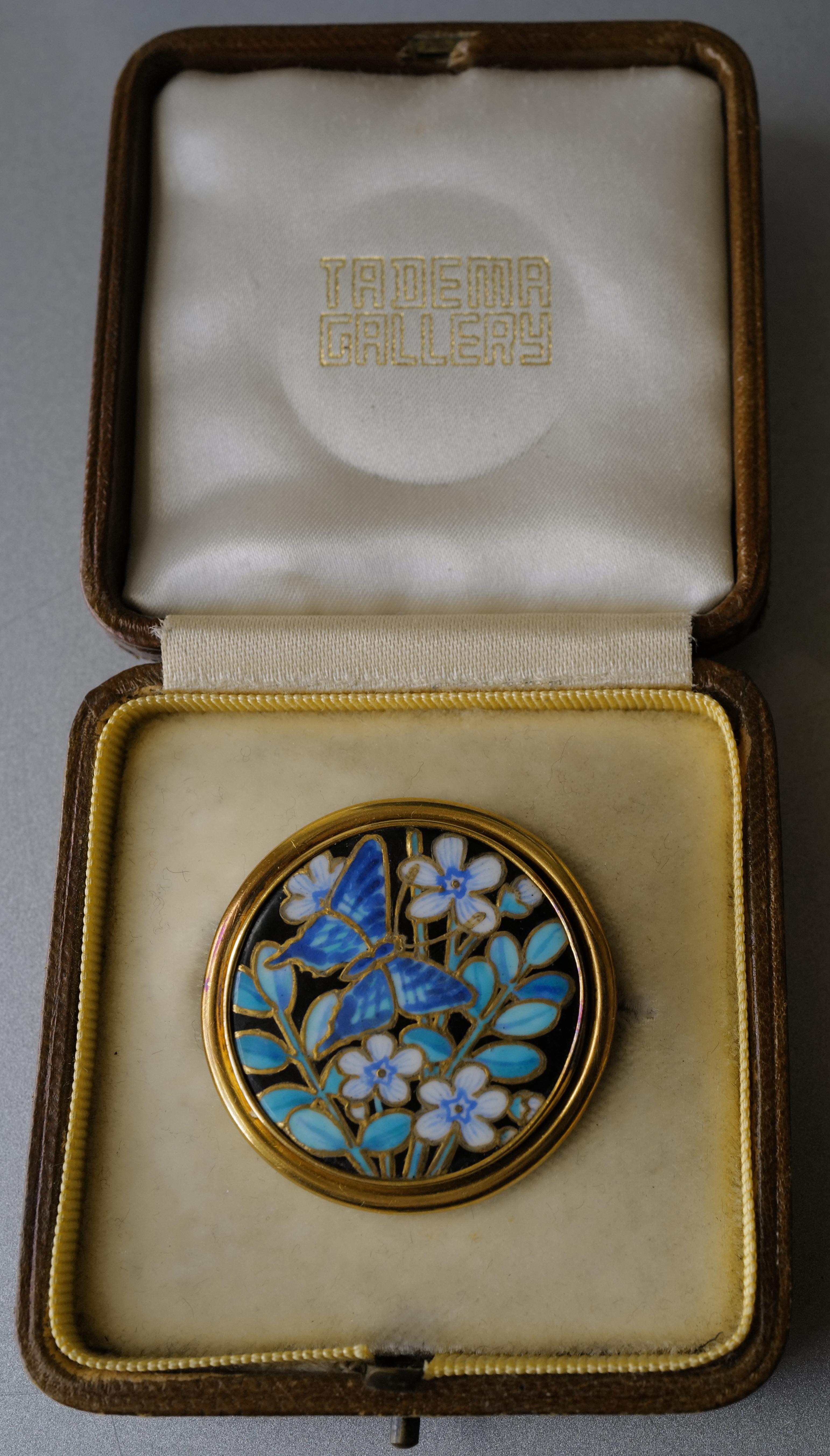 Japonisme Butterfly Gold Enamel Signed Brooch, circa 1880 For Sale 1