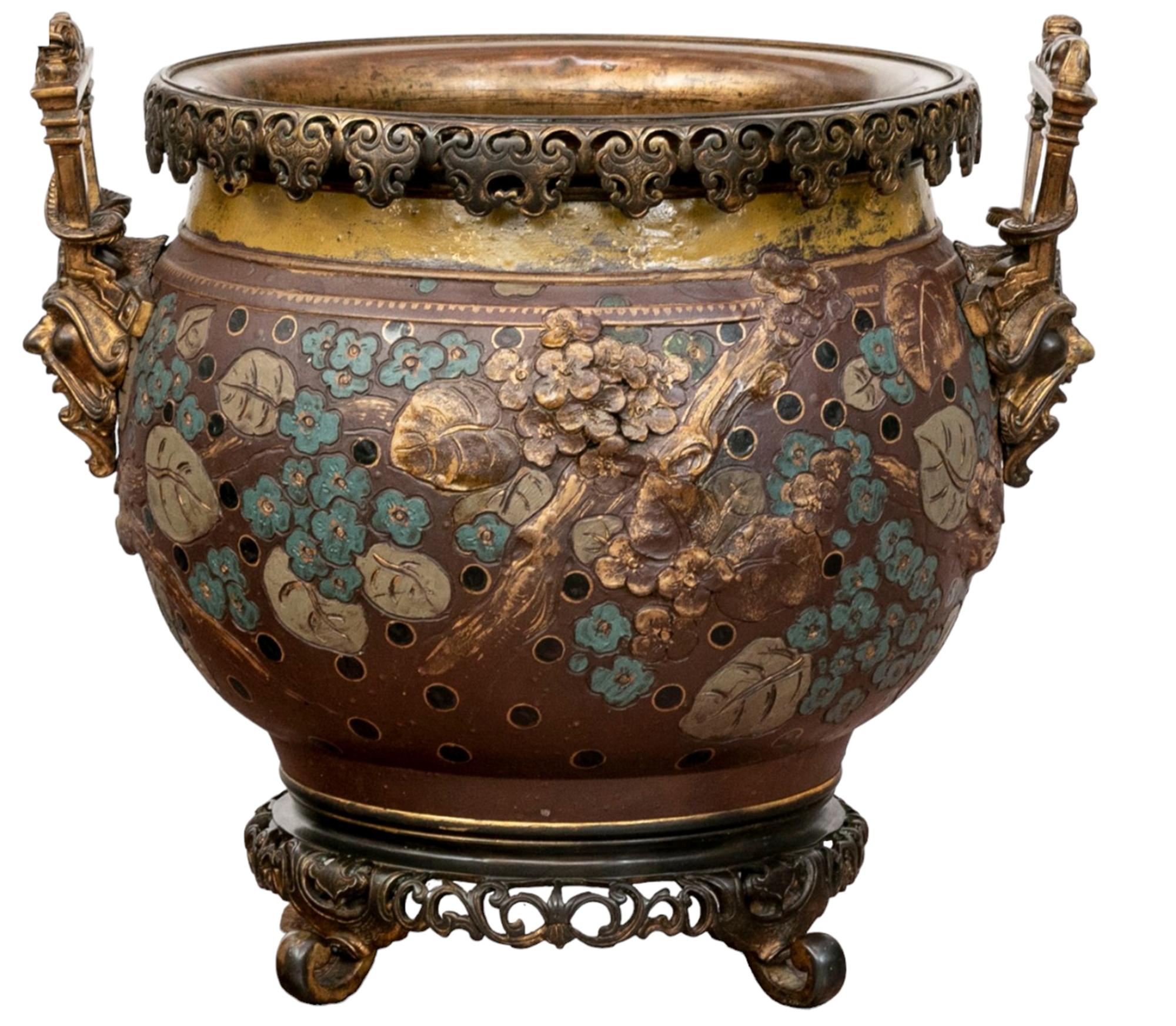 Japonisme  Jardinière de Haviland & Co. attribuée à Alexandre Dammouse Bon état - En vente à New York, NY