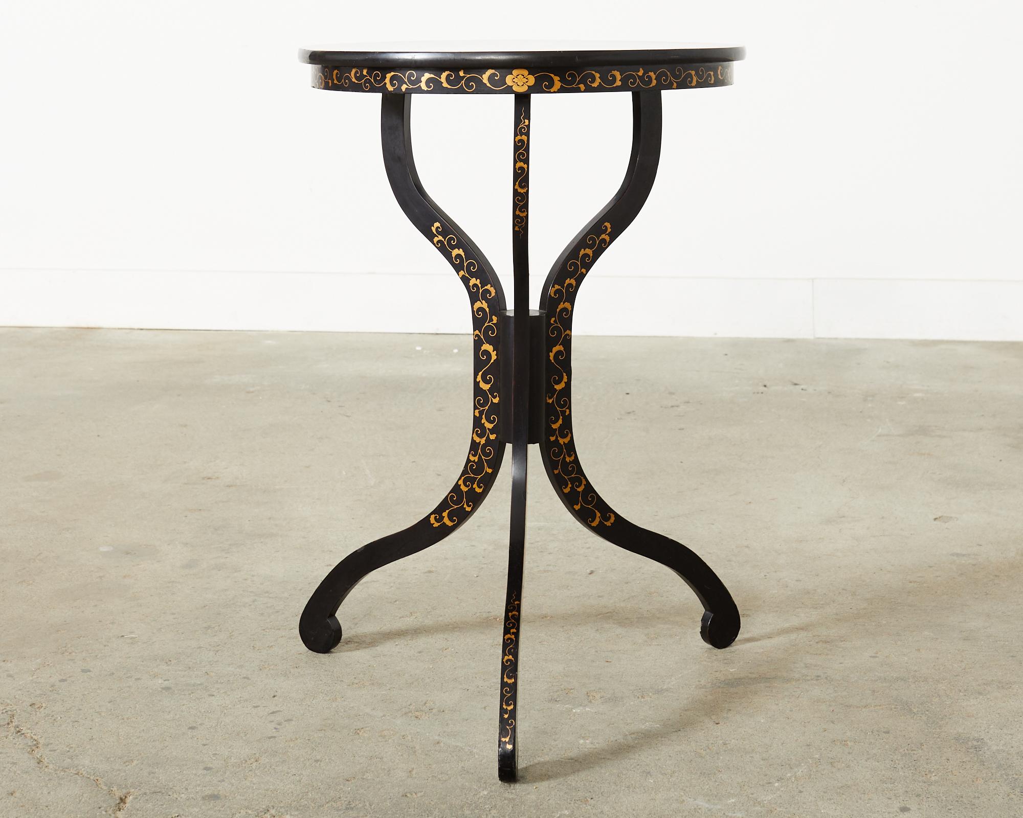 Japonisme Lacquer Round Occasional Table Parcel Gilt Decoration For Sale 9
