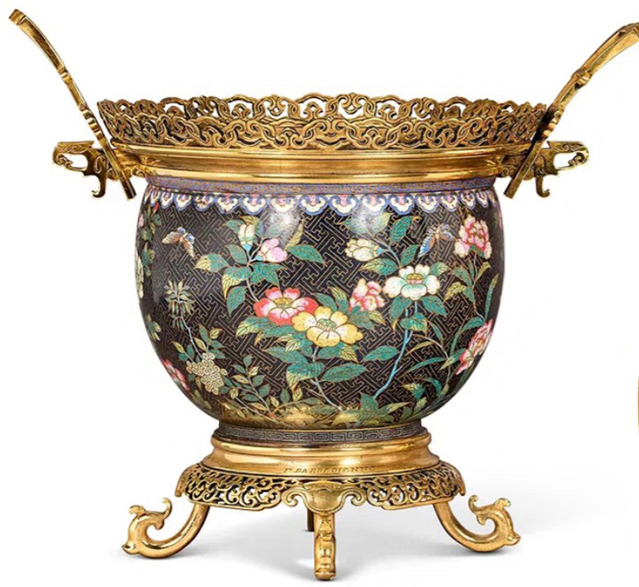 Français Jardinière en bronze doré et émail cloisonné du Japonisme par Ferdinand Barbedienne en vente