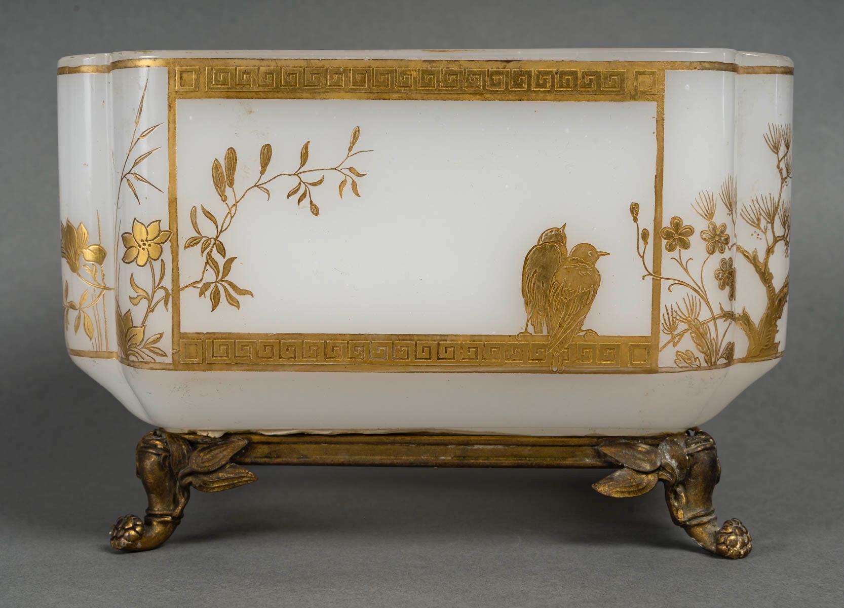 Francese Japonisme Ormolu-Mounted Opaline Jardiniere by Maison Baccarat, circa 1865 in vendita