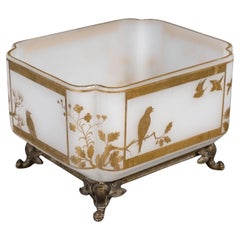 Jardinera de opalina con montura de ormolu japonisme de la Maison Baccarat, hacia 1865