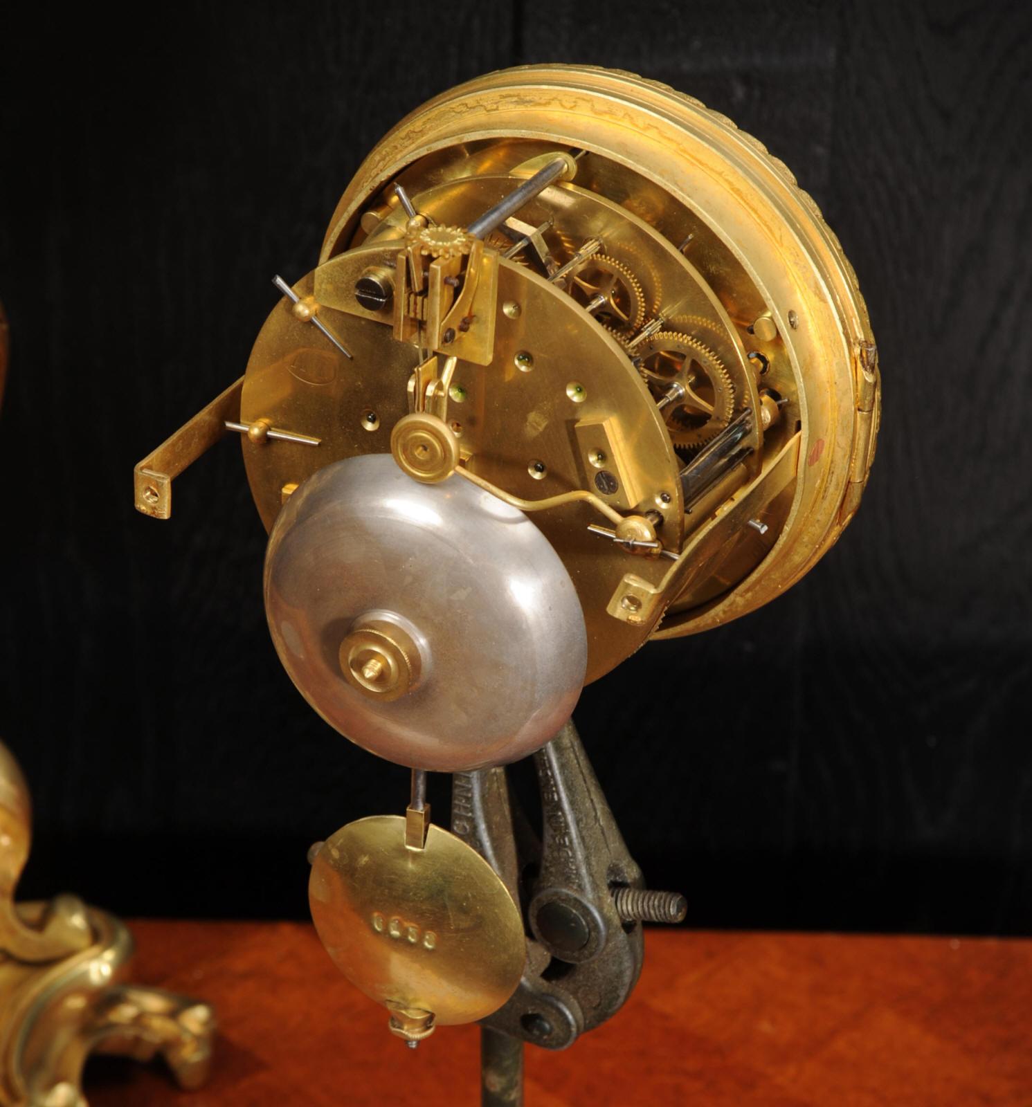 Horloge rococo française ancienne Japy Frères en bronze doré en vente 9