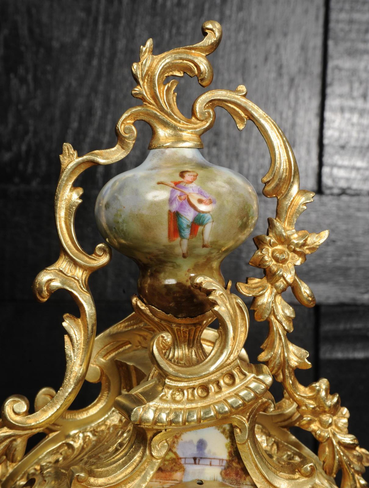 Antike französische Japy Freres-Uhr aus Goldbronze und Sevres-Porzellan 2