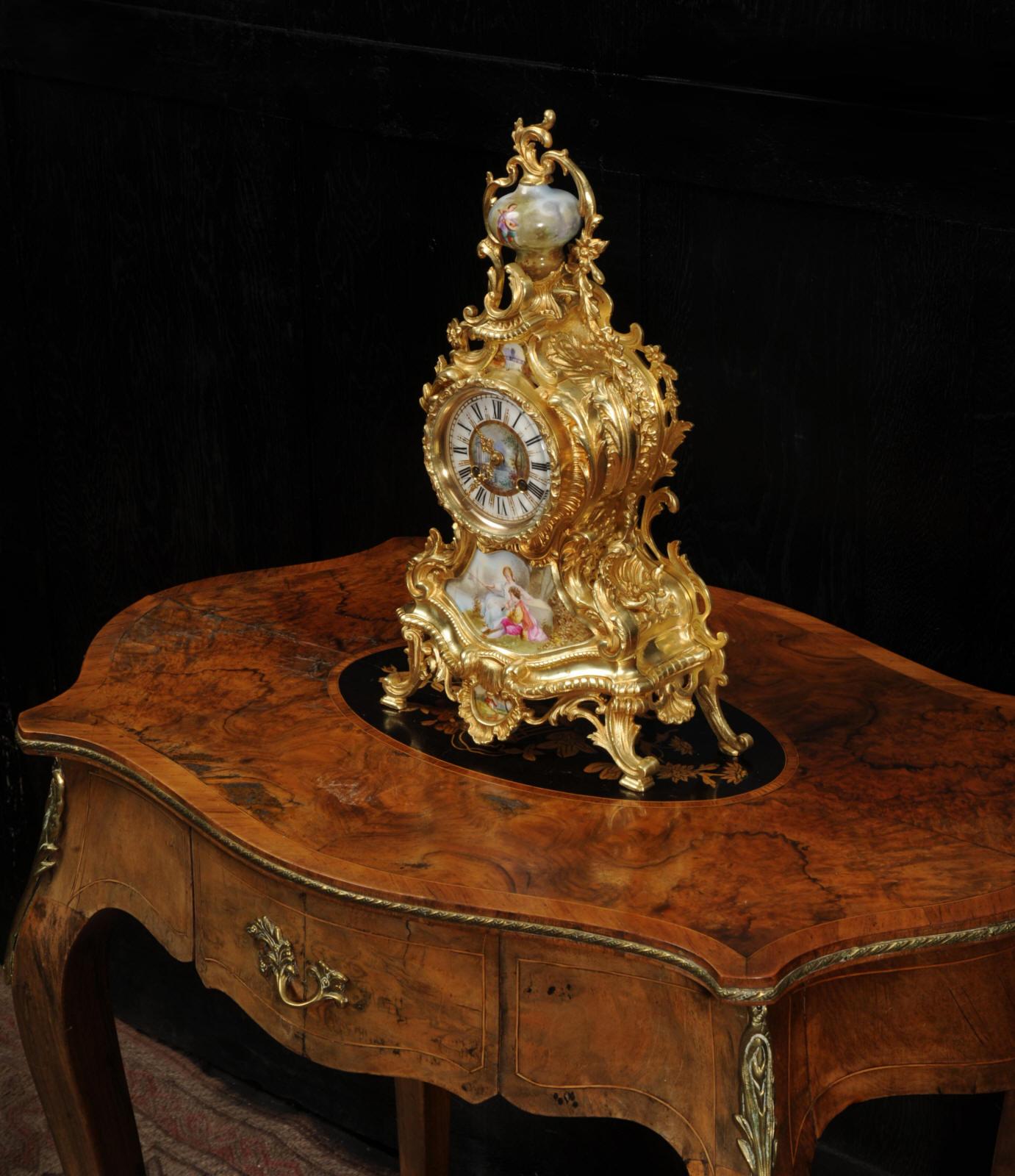 Antike französische Japy Freres-Uhr aus Goldbronze und Sevres-Porzellan (Französisch)