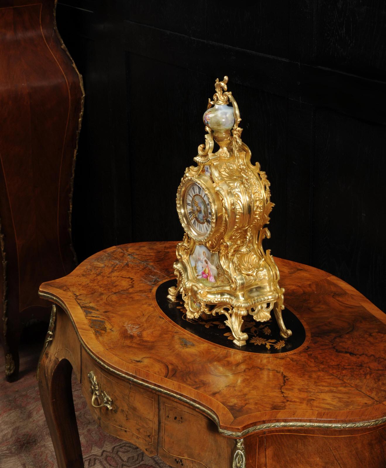 Antike französische Japy Freres-Uhr aus Goldbronze und Sevres-Porzellan im Zustand „Gut“ in Belper, Derbyshire