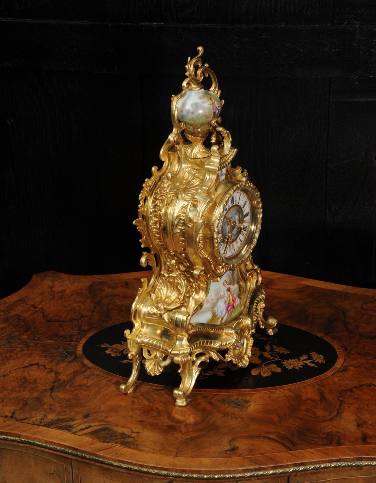 Antike französische Japy Freres-Uhr aus Goldbronze und Sevres-Porzellan (Bronze)