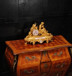 Japy Freres Sèvres Horloge ancienne en porcelaine et métal doré:: Euterpe Muse of the Arts