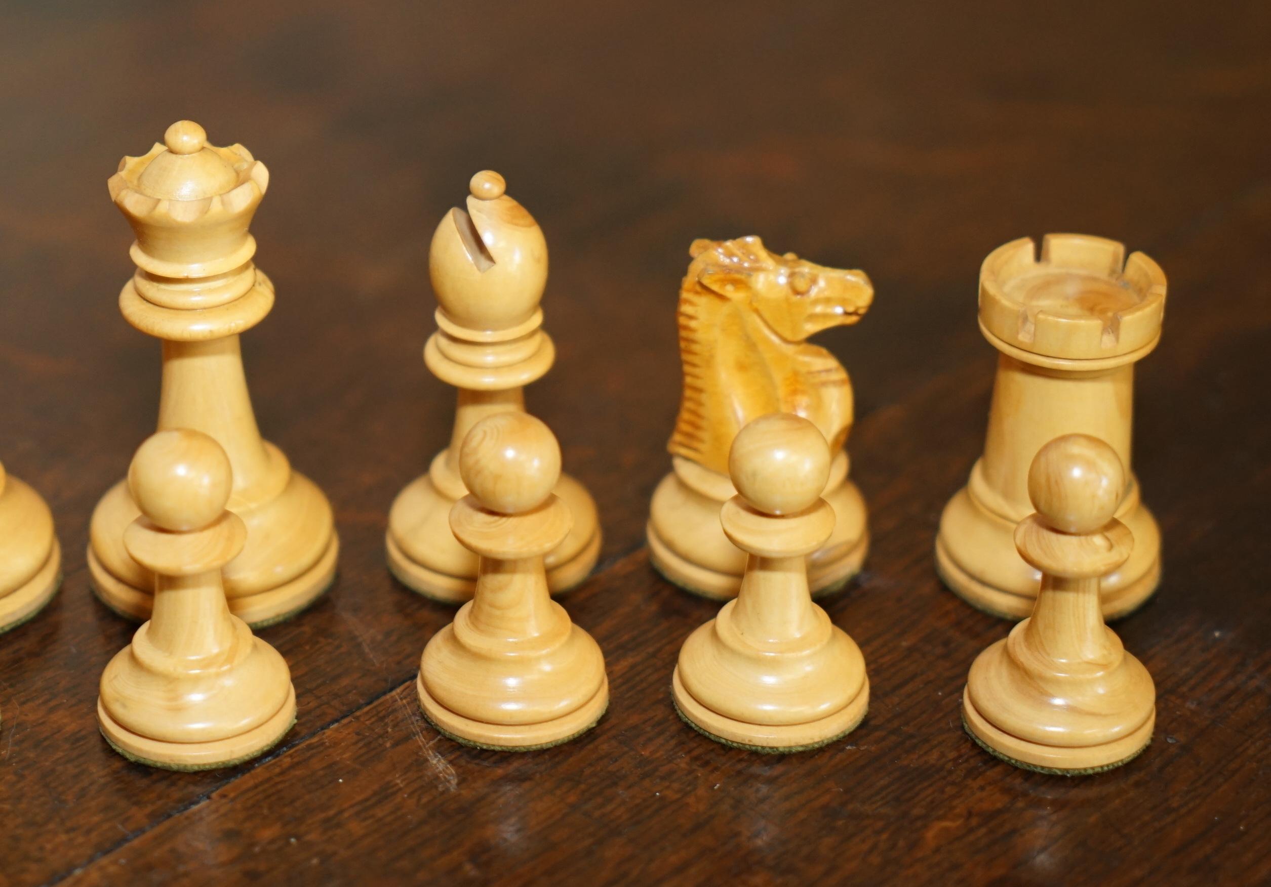 Legno massiccio JAQUES 1850 STAUNTON PATTERN CHESSMAN CHESS SET INC SMALL BOOK AND HARDWOOD BoX in vendita
