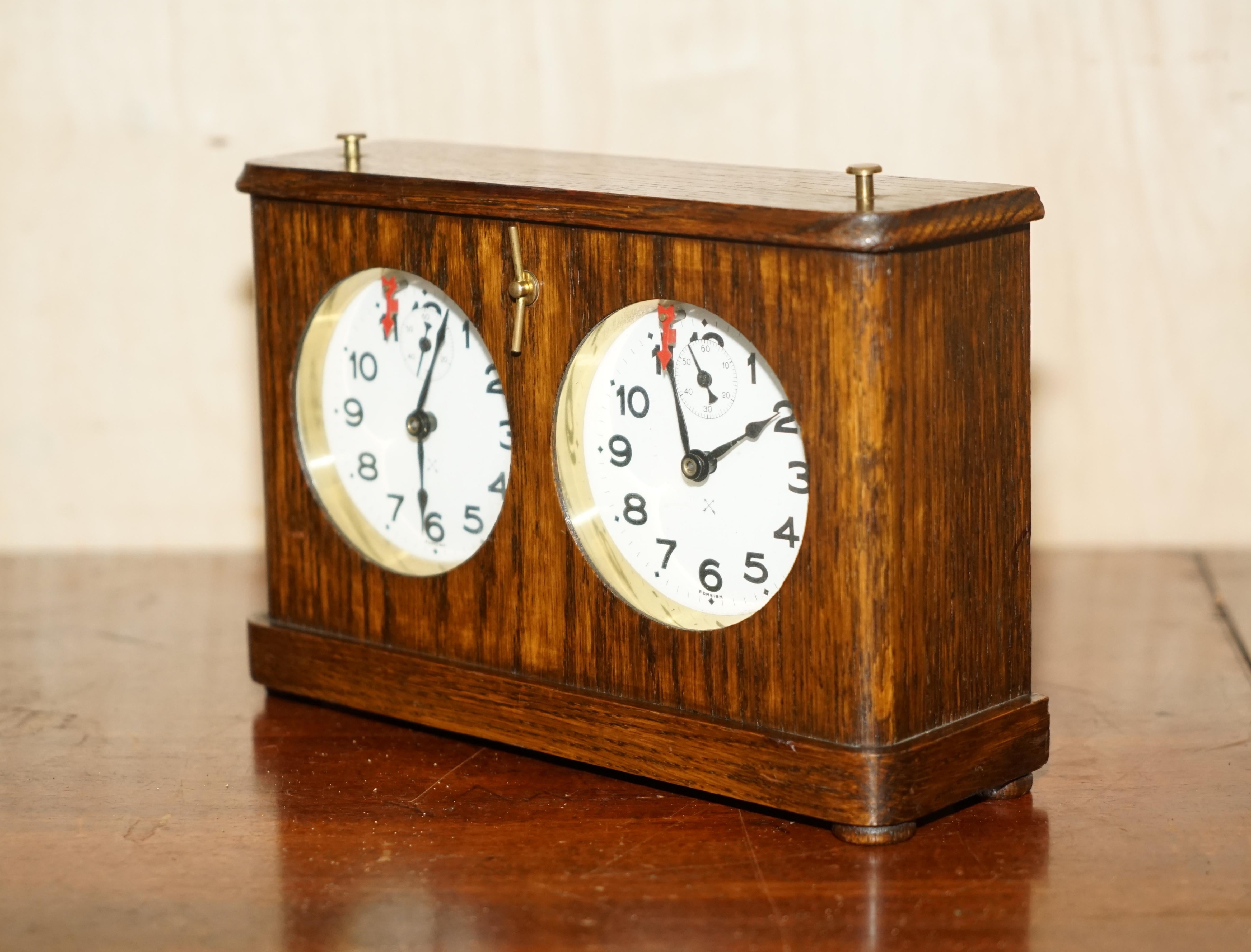Jaques London Victorian Faux Book Chesssboard Staunton Pieces & Hardwood Clock en vente 10