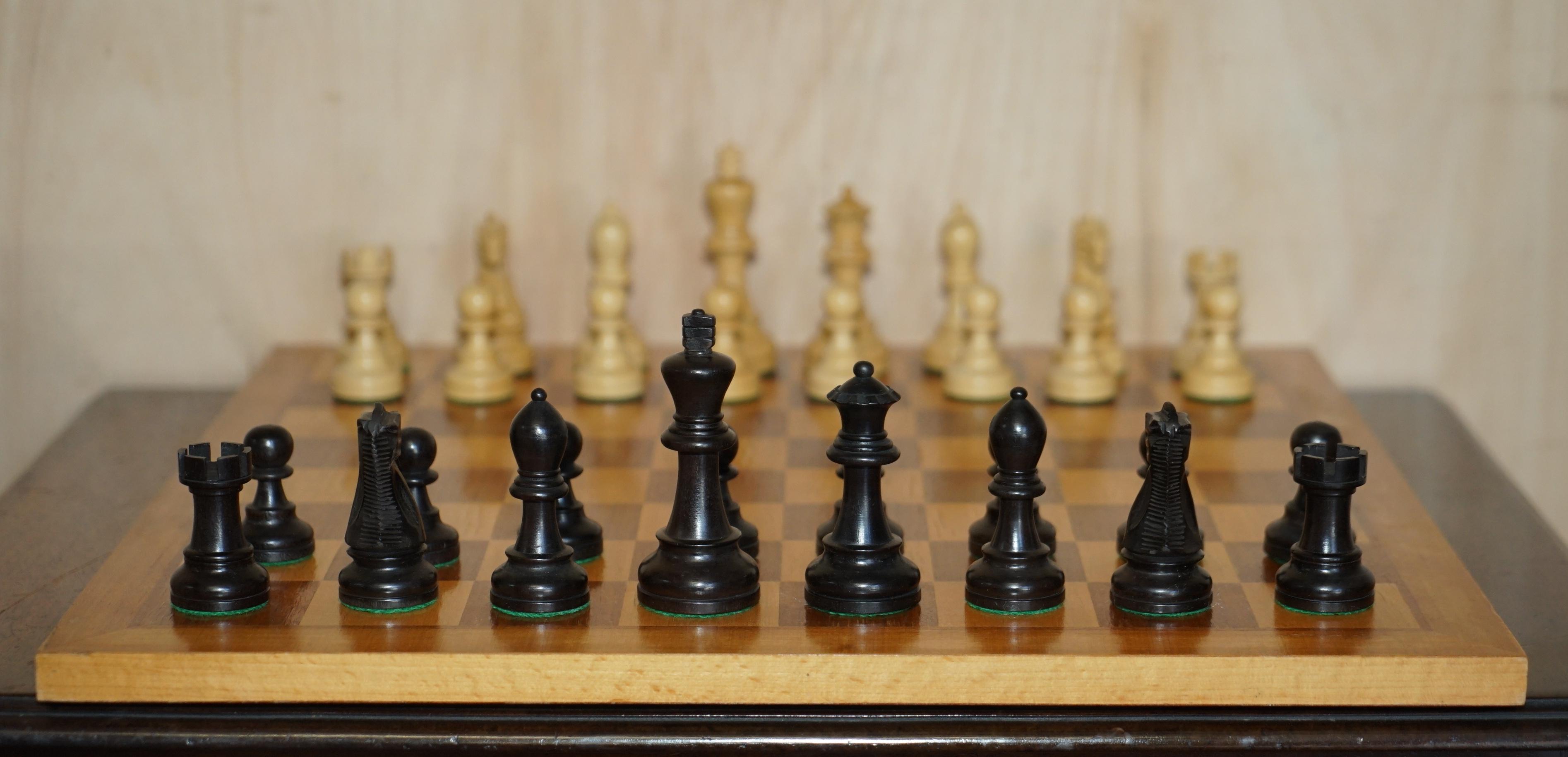 Jaques of London Staunton Chessmen Set with Board Chess Board and Pieces 7