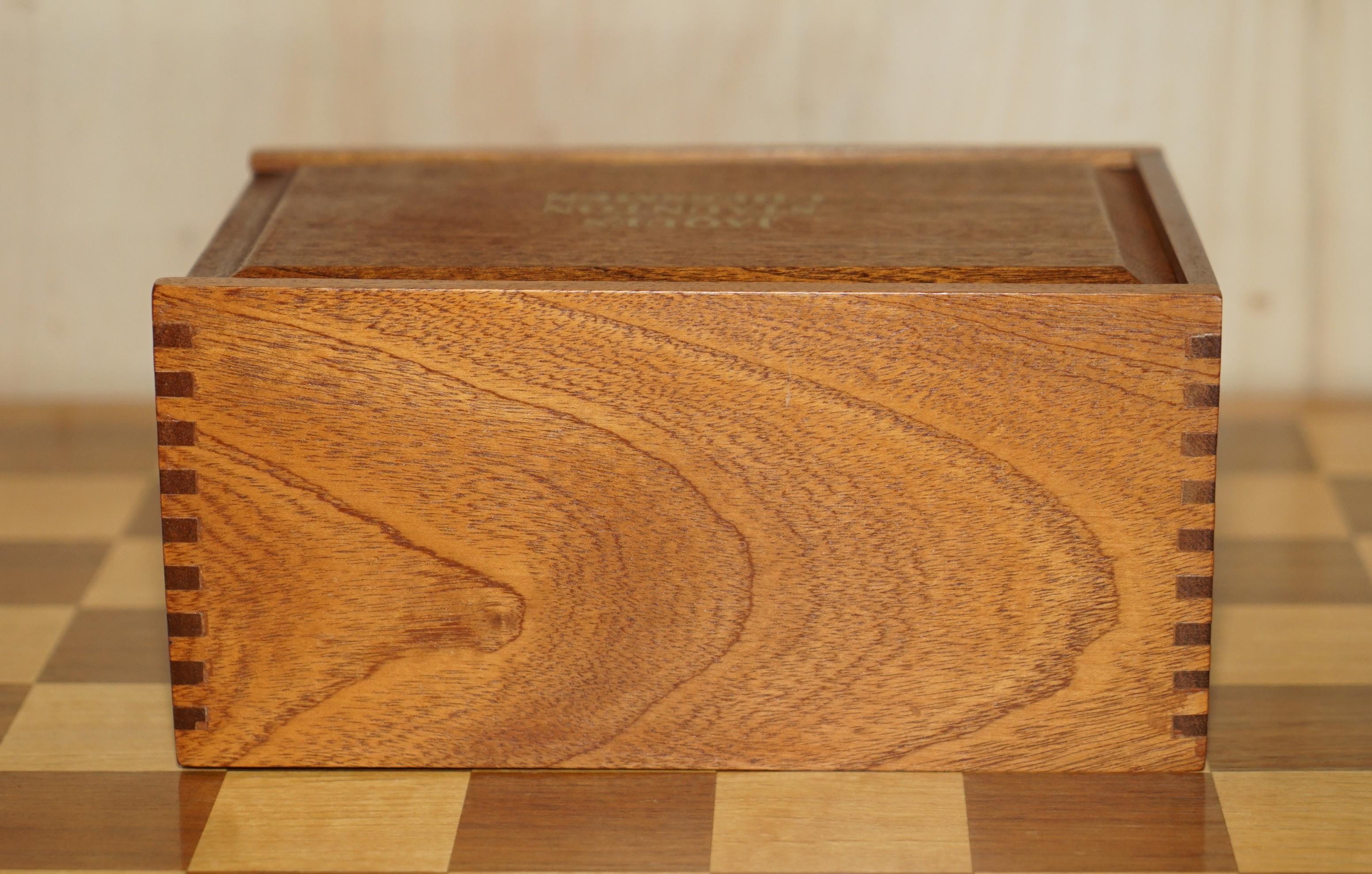 We are delighted to offer for sale this lovely original vintage Jaques of London Chessman Staunton chess set in boxwood.

A well made good looking and very lightly used suite.

We have cleaned waxed and polished them from top to bottom.

Chess