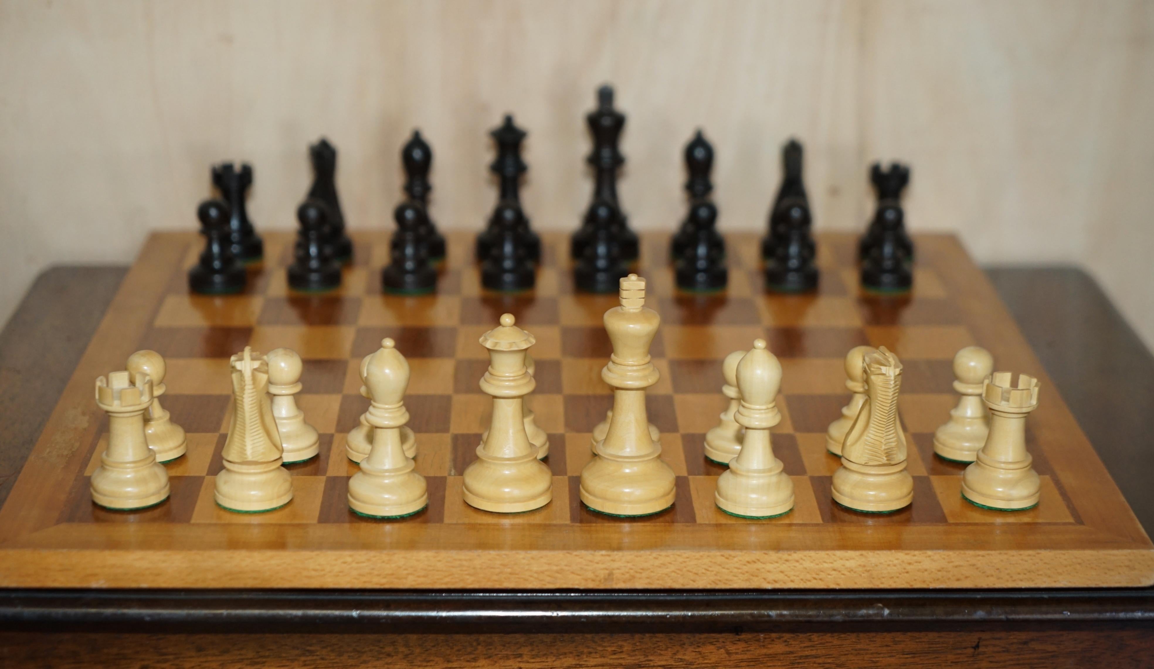 Hand-Crafted Jaques of London Staunton Chessmen Set with Board Chess Board and Pieces