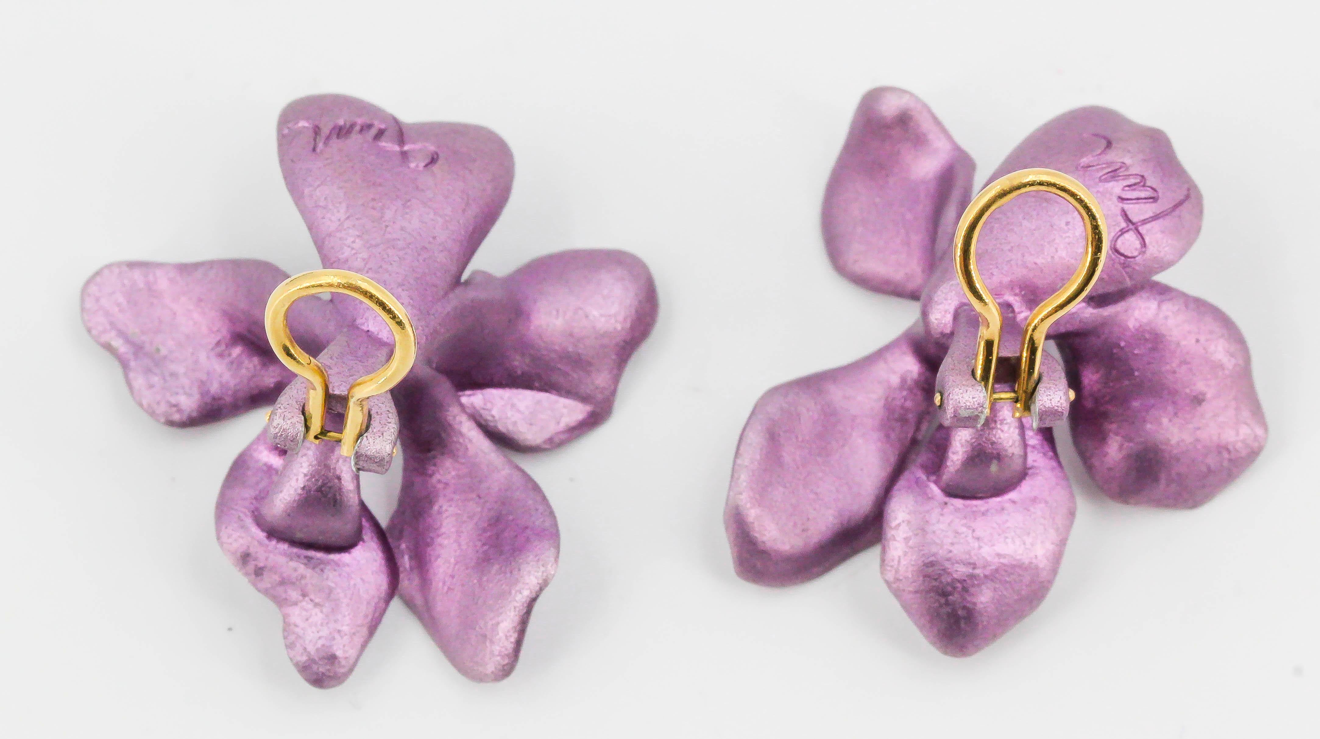JAR Aluminium and Gold Pansy Earclips In Excellent Condition In New York, NY