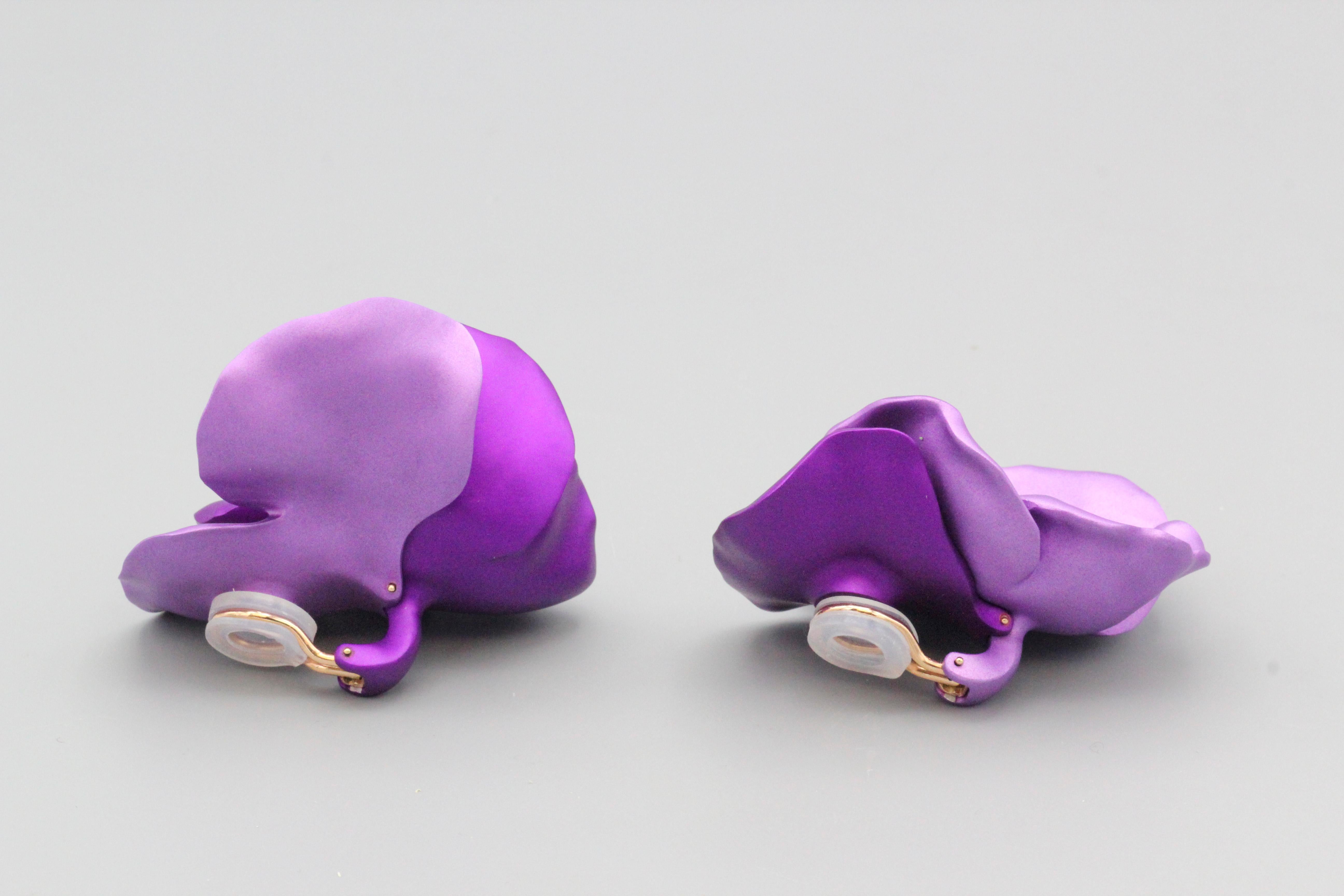 JAR Aluminum and Gold Pansy Earrings For Sale 2