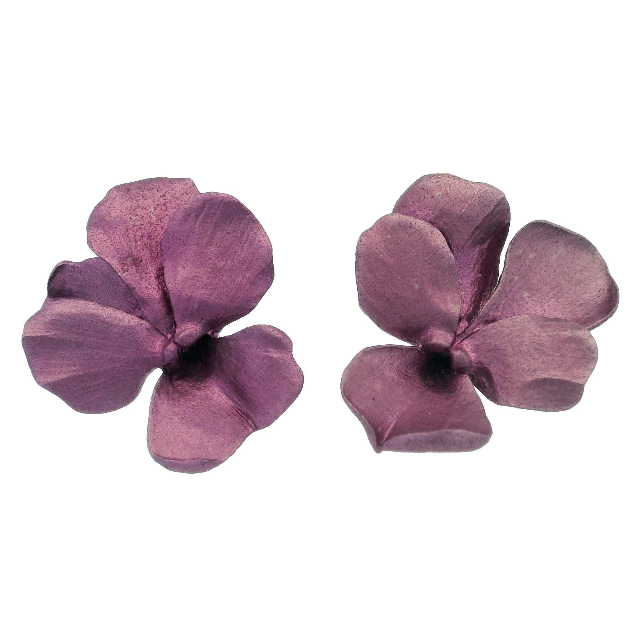 Jar Aluminum Pansy Earrings Paris 18K Yellow Gold Clip ons For Sale 2