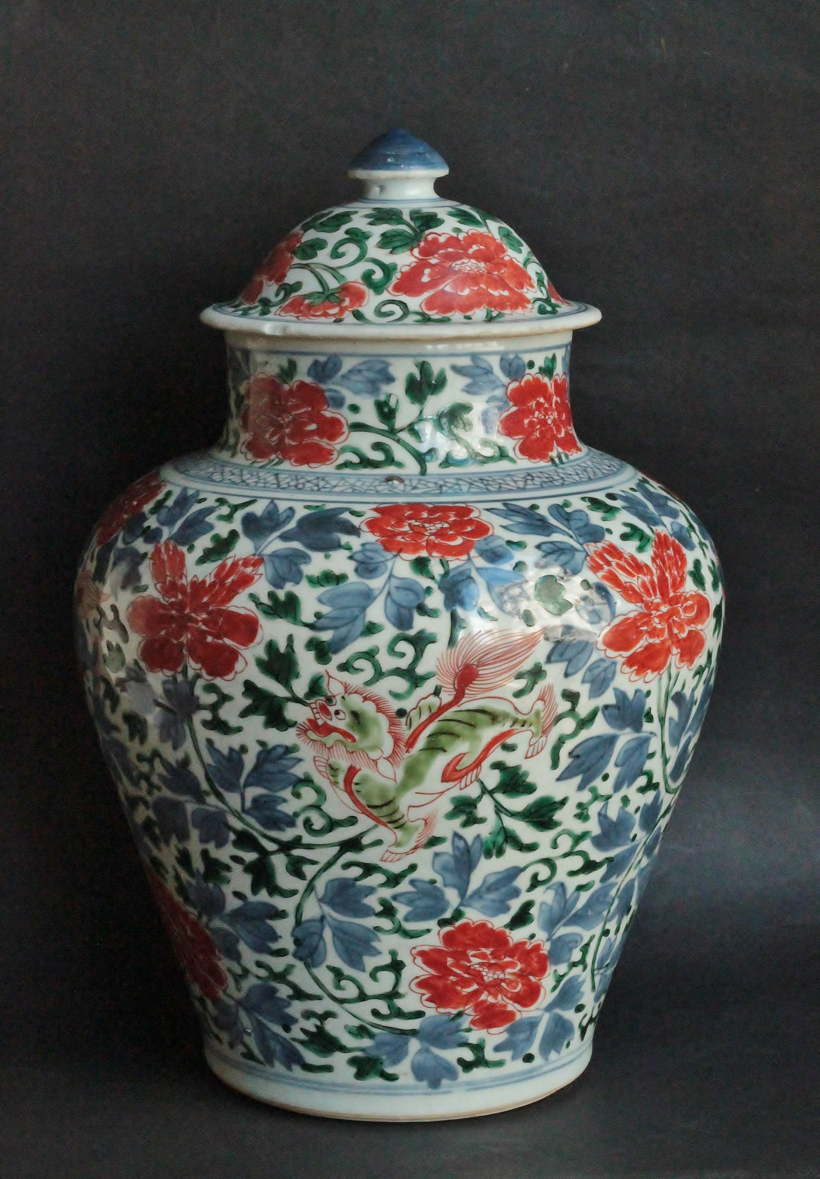 Chinese Jar and Cover in China Porcelain, Transition Period, 17th Century For Sale