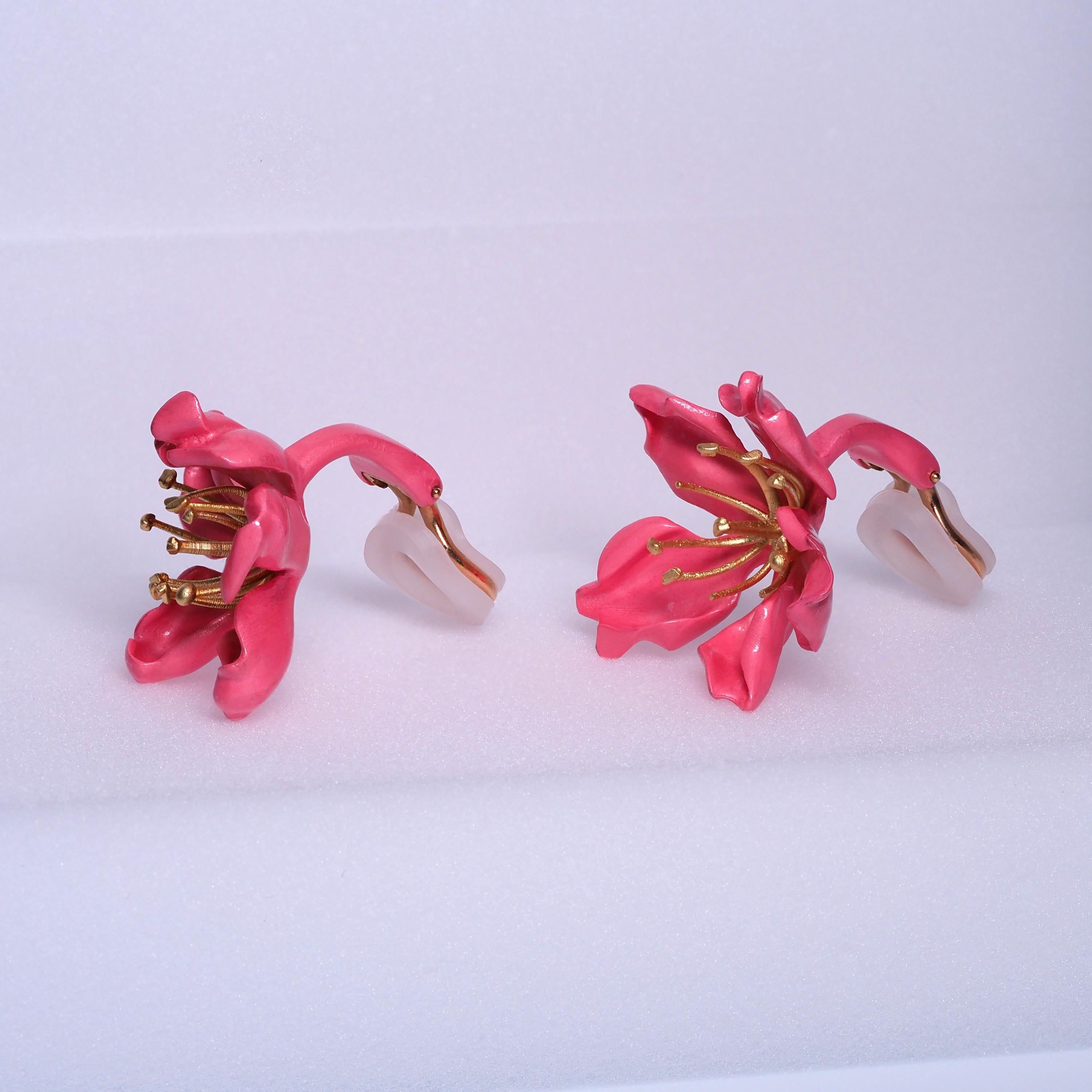 Boucles d'oreilles en forme de jarre en or, argent, émail et fleurs d'almond par JAR en vente 1