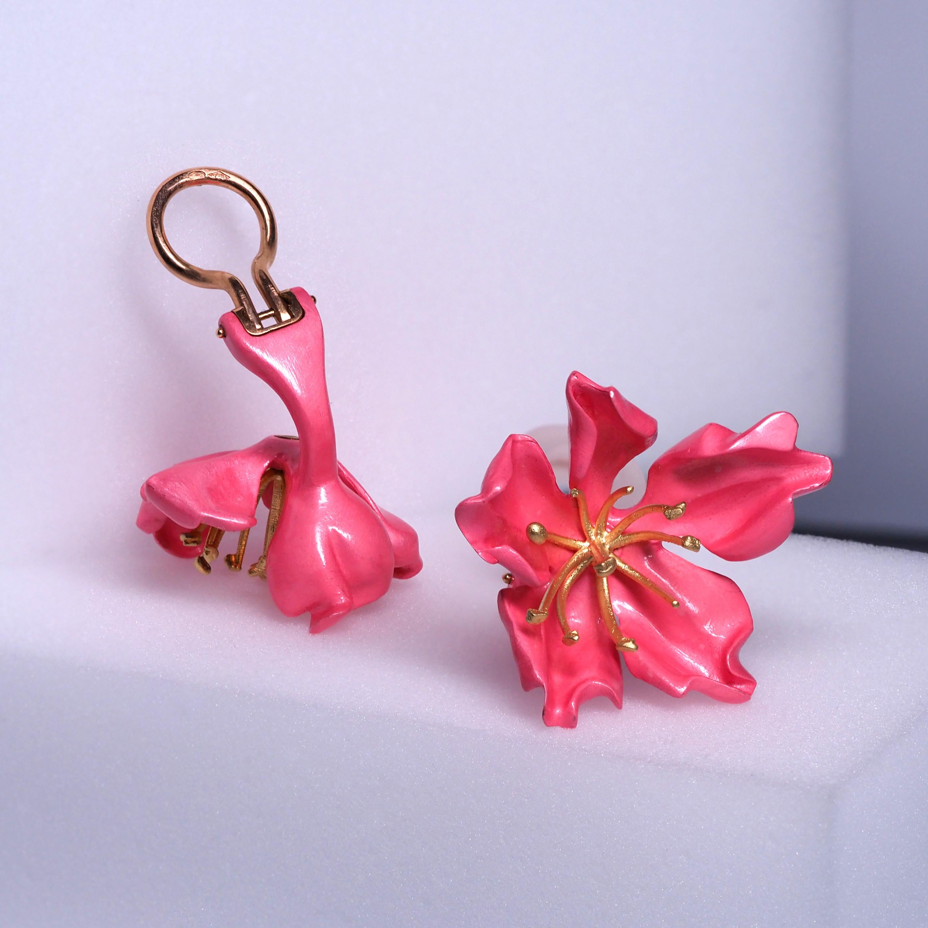 Boucles d'oreilles en forme de jarre en or, argent, émail et fleurs d'almond par JAR en vente 3