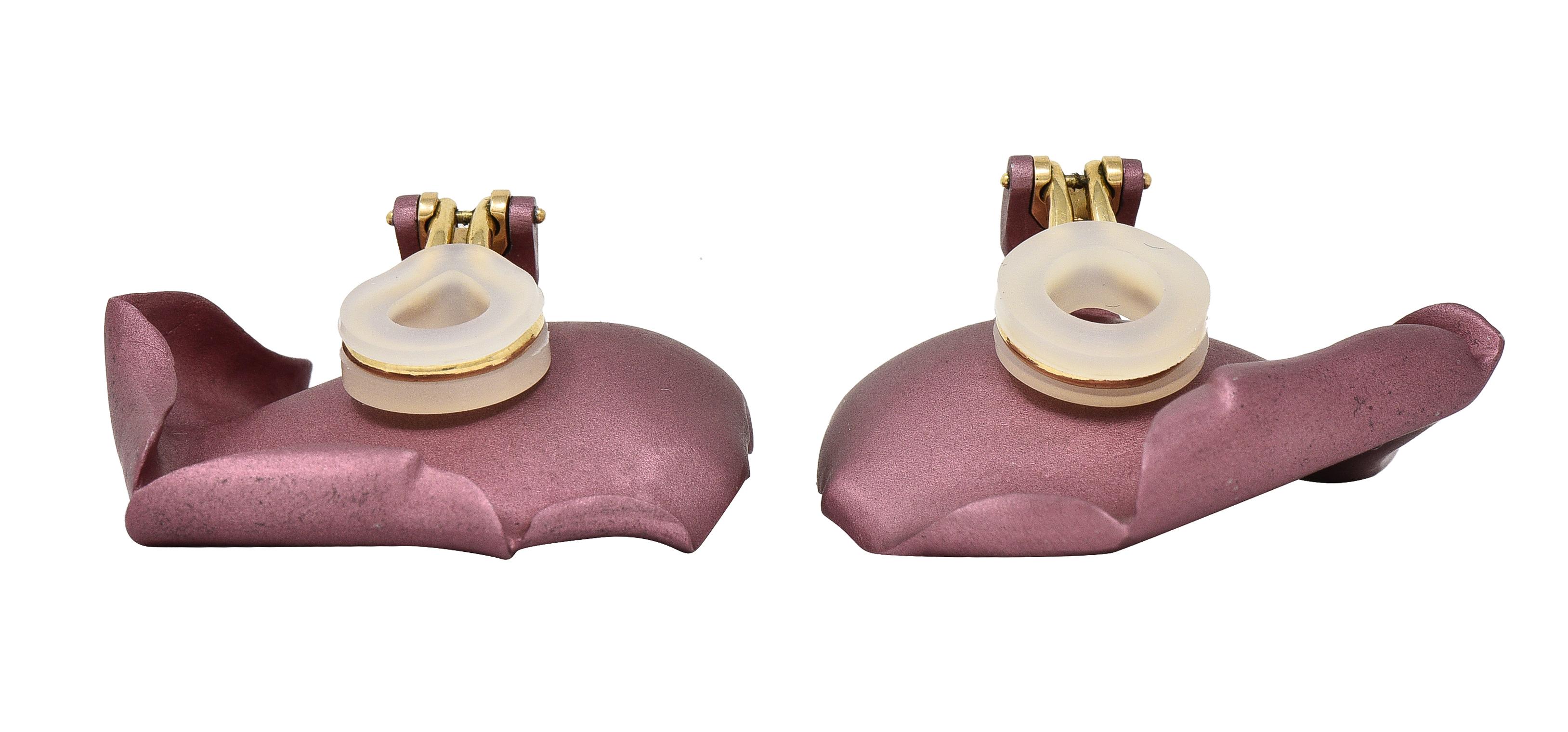 JAR Französische Ohrclip-Ohrringe aus 18 Karat Gold eloxiertem Aluminium mit Rosenblatt 5