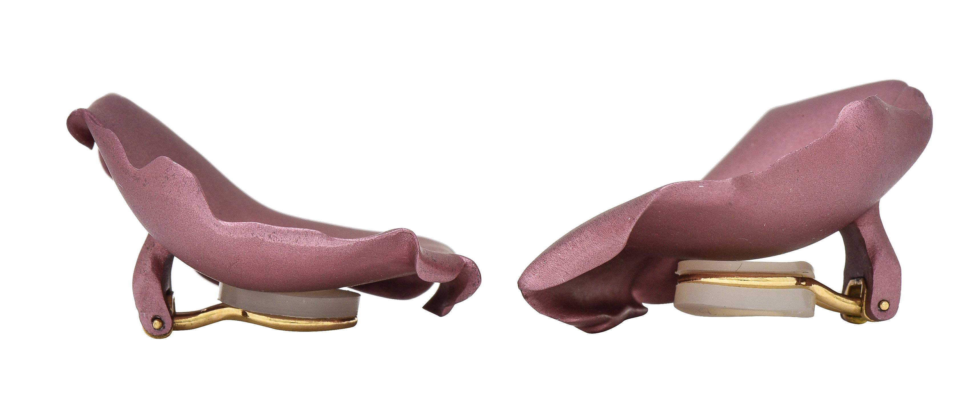 JAR Französische Ohrclip-Ohrringe aus 18 Karat Gold eloxiertem Aluminium mit Rosenblatt 3