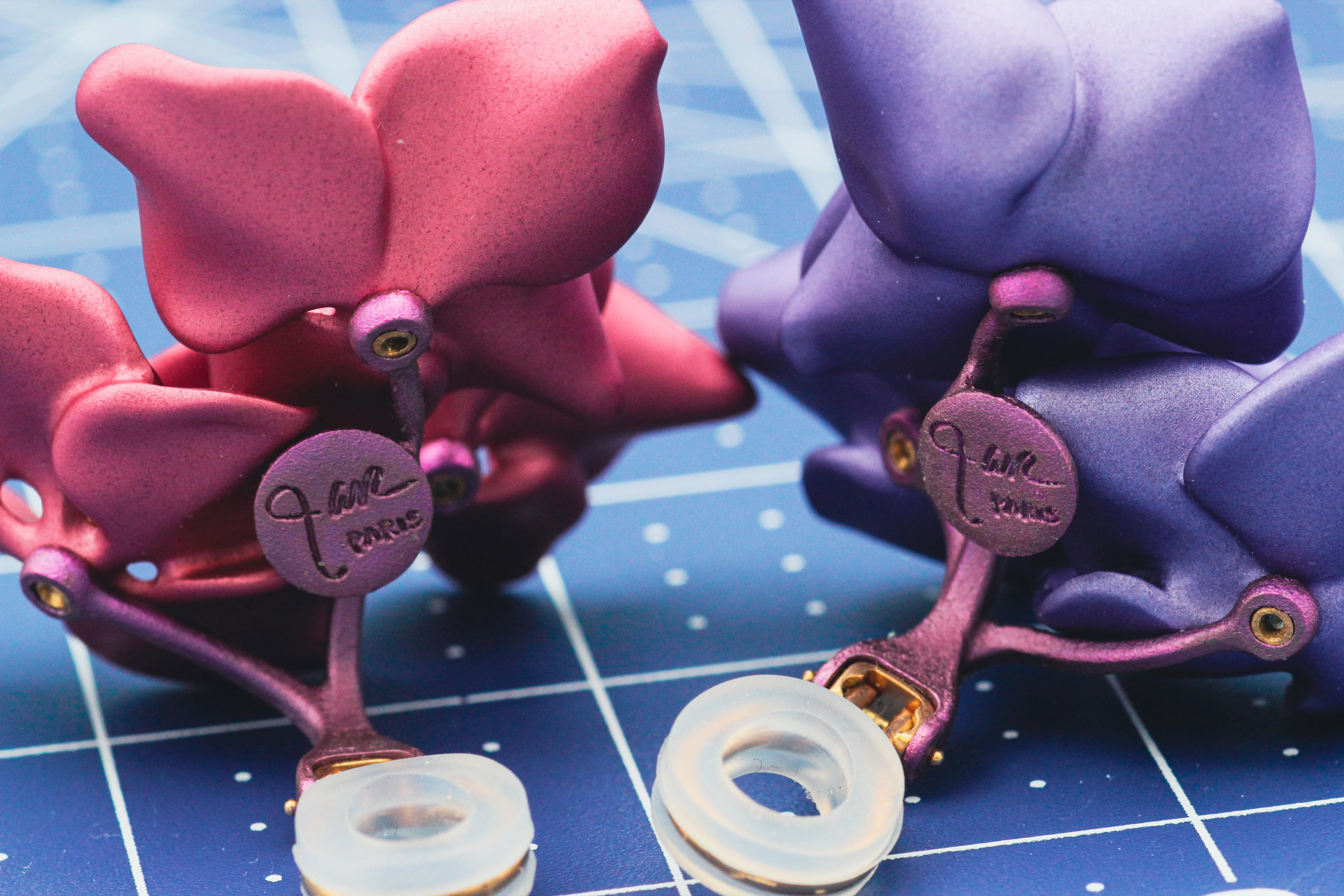 JAR Large Aluminum and 18k Gold Pink Purple Hydrangea Flower Earrings For Sale 6