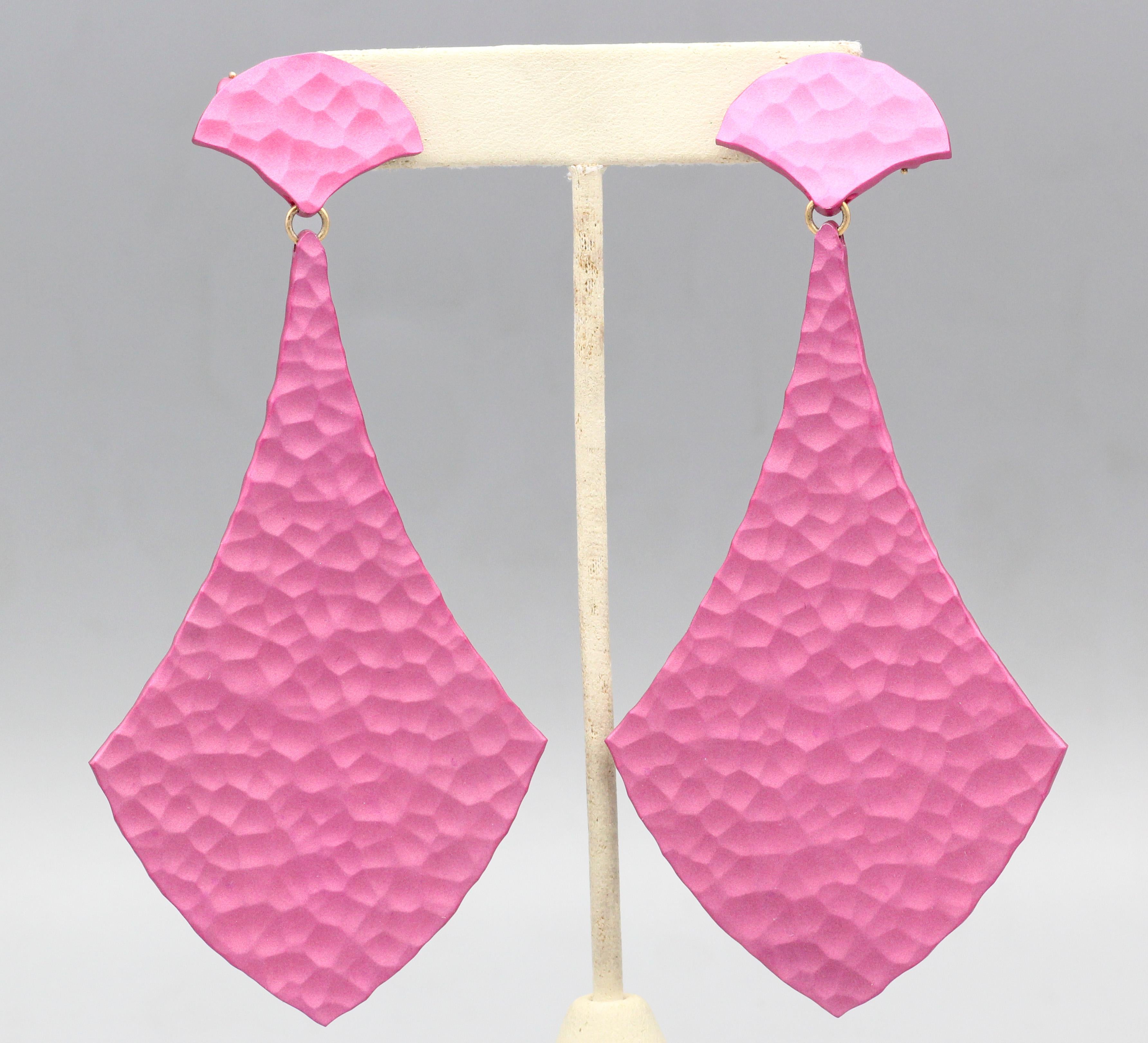 JAR Large Fuchsia Colored Hammered Shield Drop Earrings For Sale 4