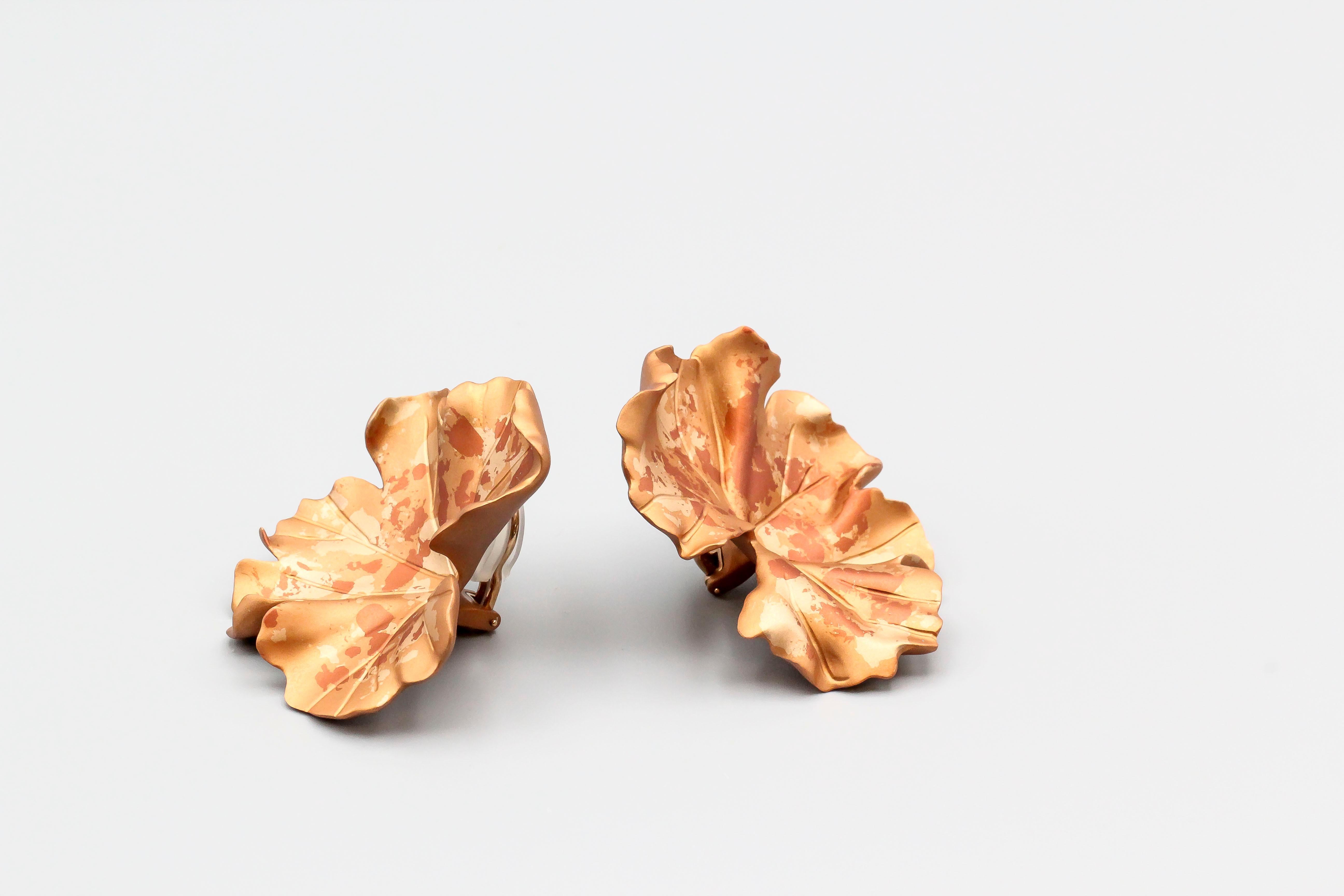 JAR Large Geranium Earrings In Excellent Condition In New York, NY