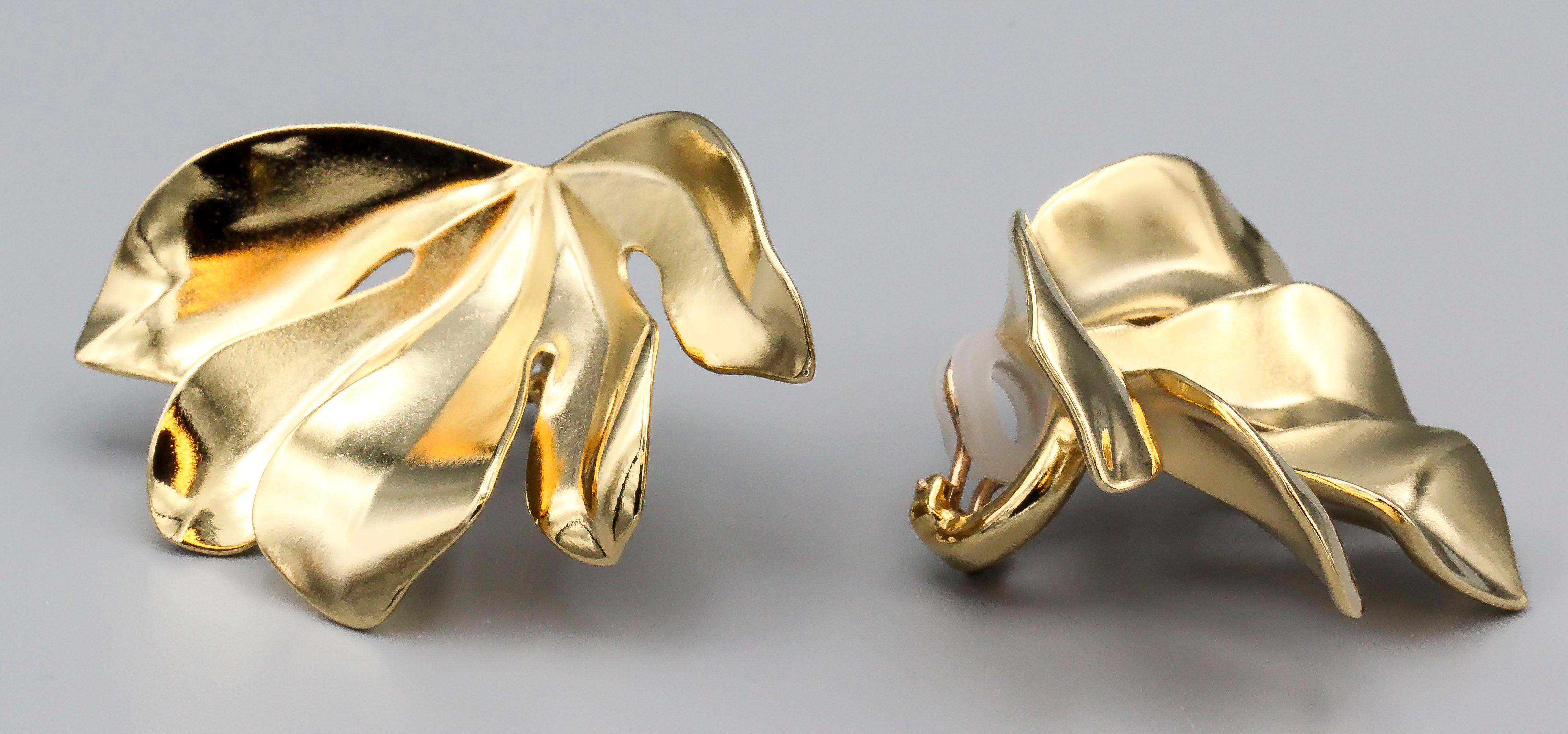 JAR Large Golden Fig Leaf Earrings In Good Condition In New York, NY