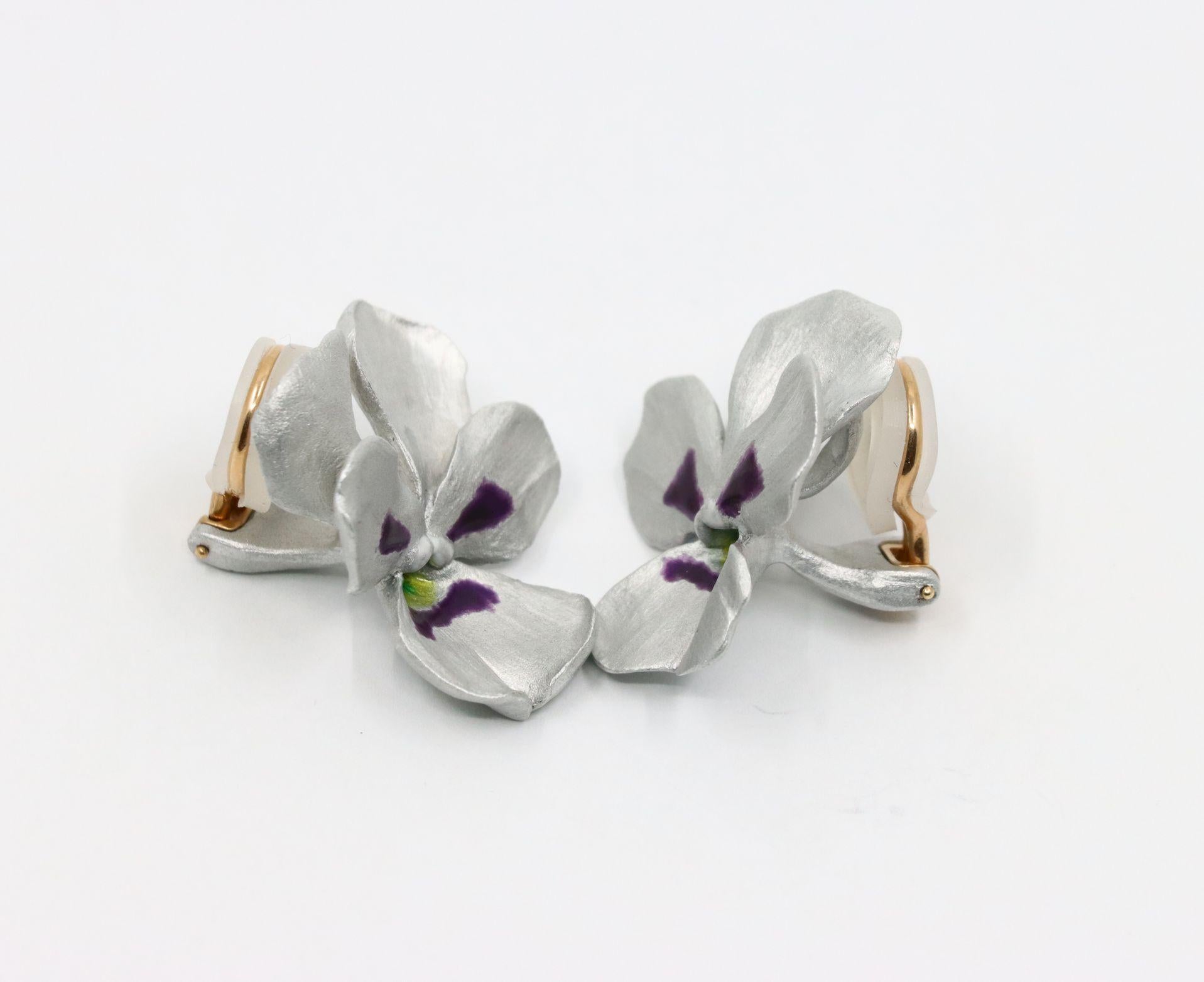 JAR PARIS 18K Gold Aluminium Stiefmütterchen Blumen Ohrringe im Angebot 2