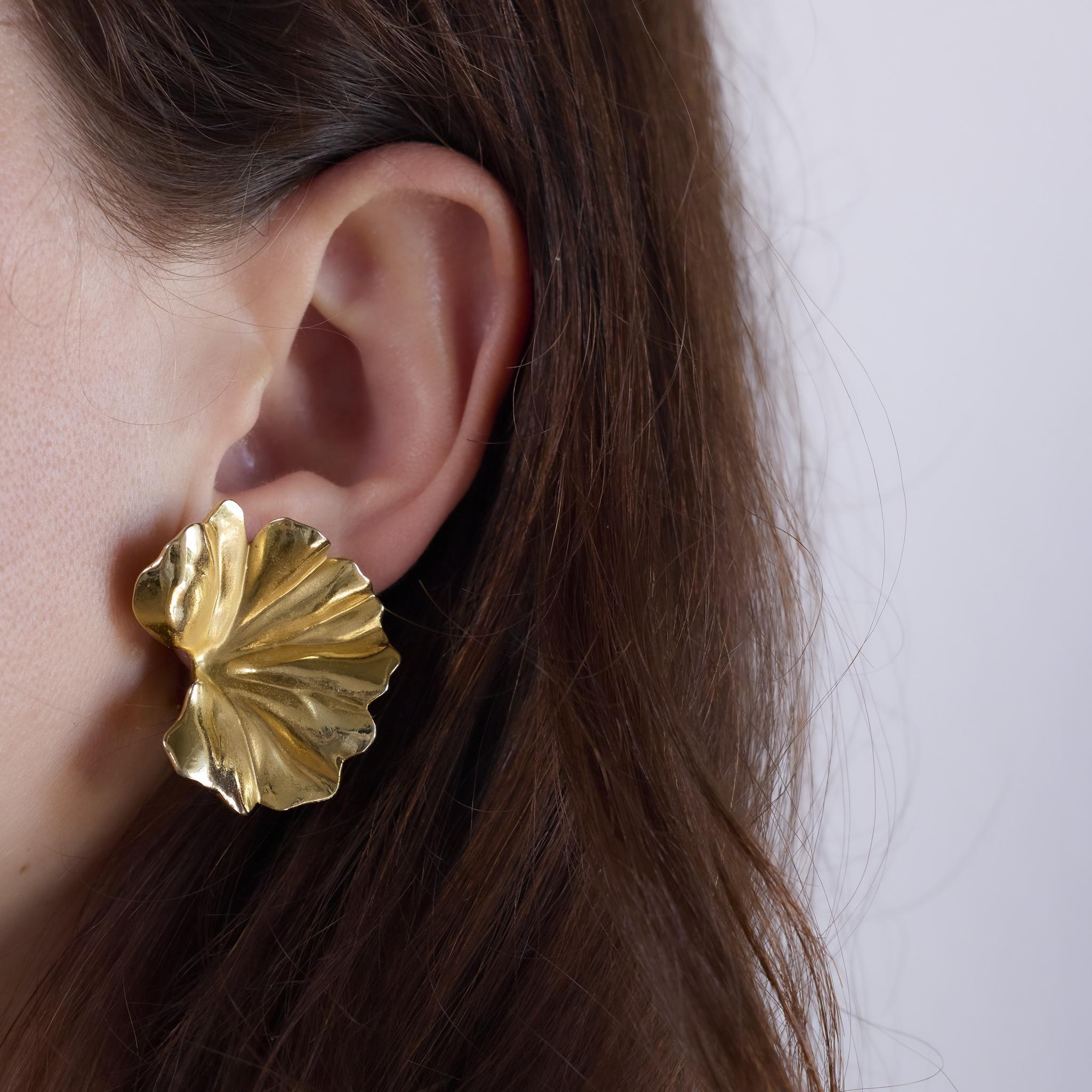 These sculptural earrings by JAR Paris, created in the 2010s, are crafted from lightweight aluminum with 18k yellow gold backs. The bold form is paired with refined detailing, hallmarked with the French eagle head, the number 01, and makers marks.