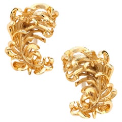 JAR Paris Ohrringe „Tickle me feather“ aus Aluminium und 18k Gelbgold