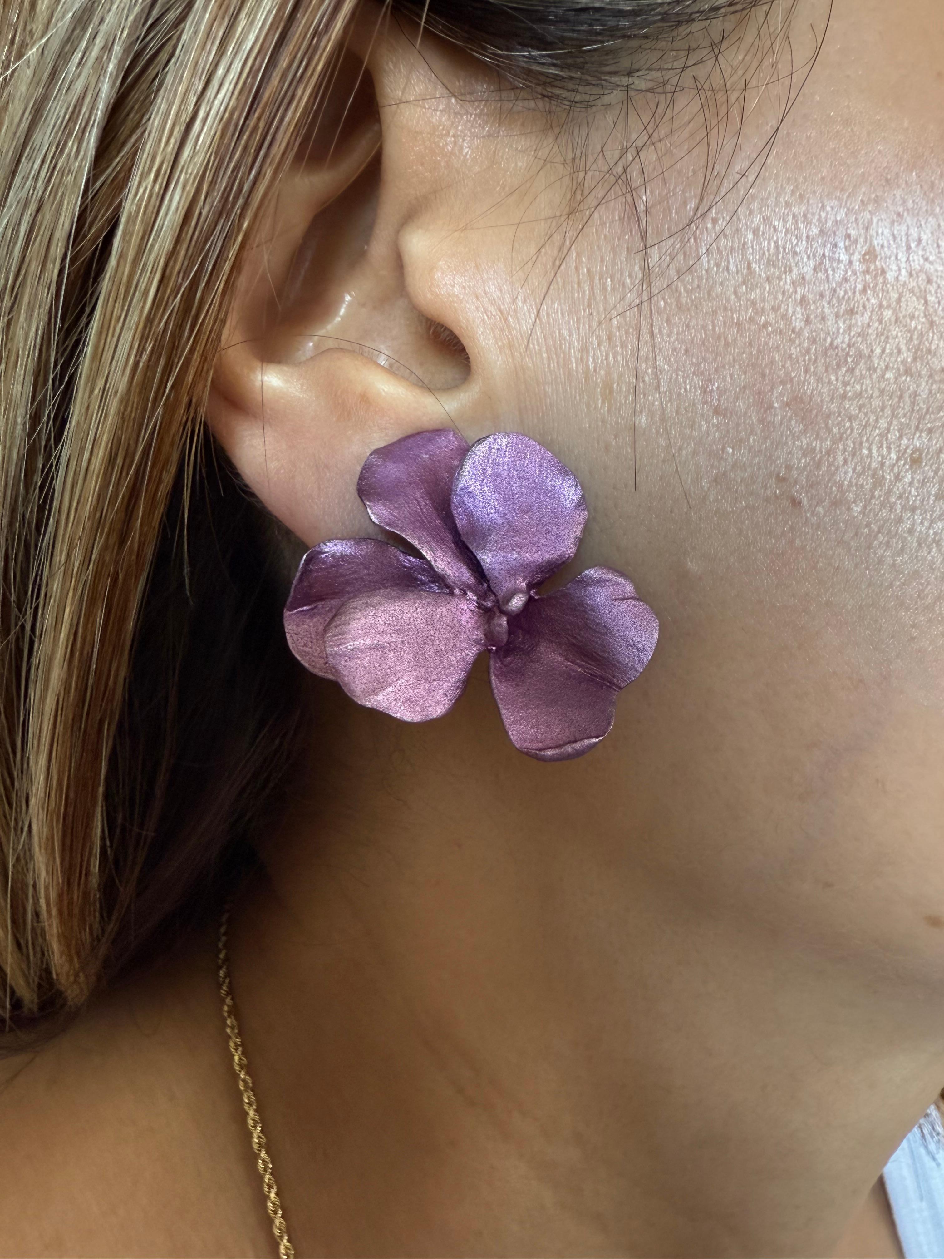 JAR Paris Anodized Aluminum 18k Gold Pansy  Ear Clip Earrings For Sale 14