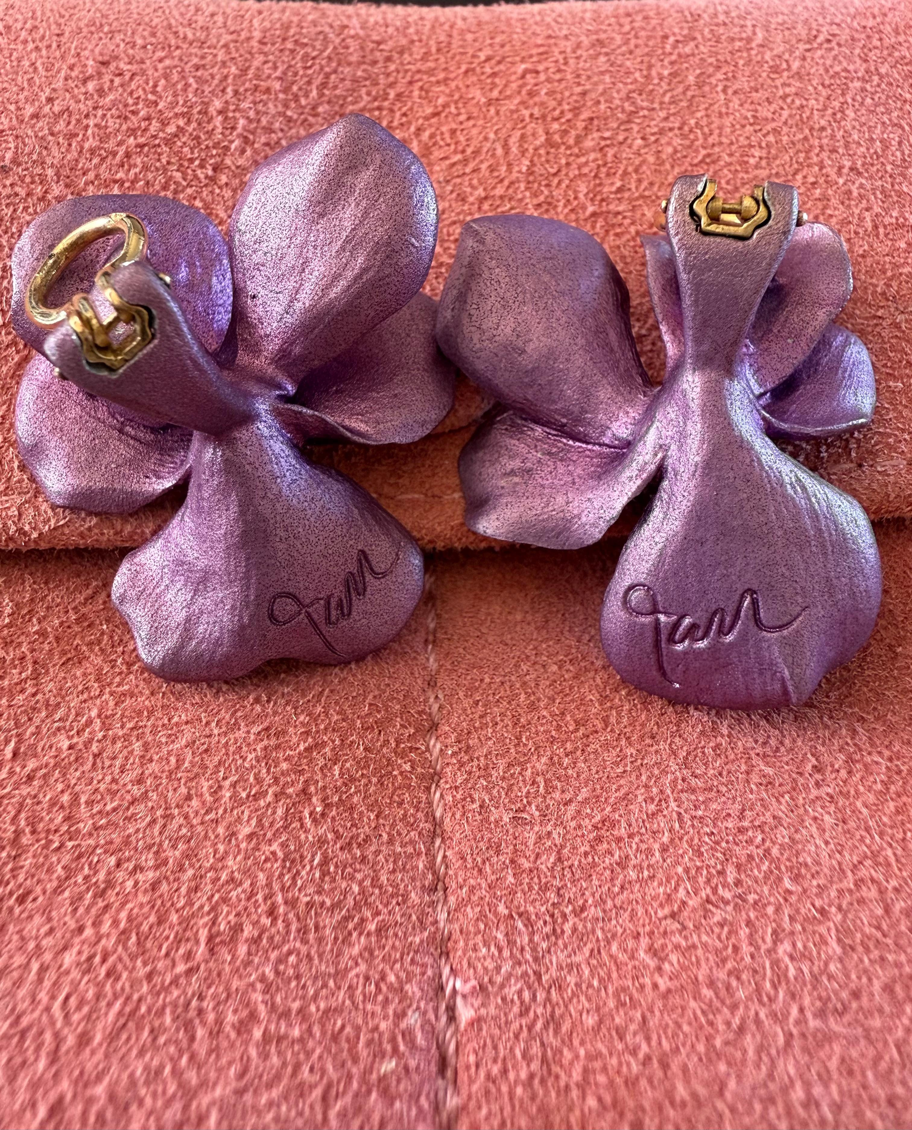JAR Paris Anodized Aluminum 18k Gold Pansy  Ear Clip Earrings For Sale 1