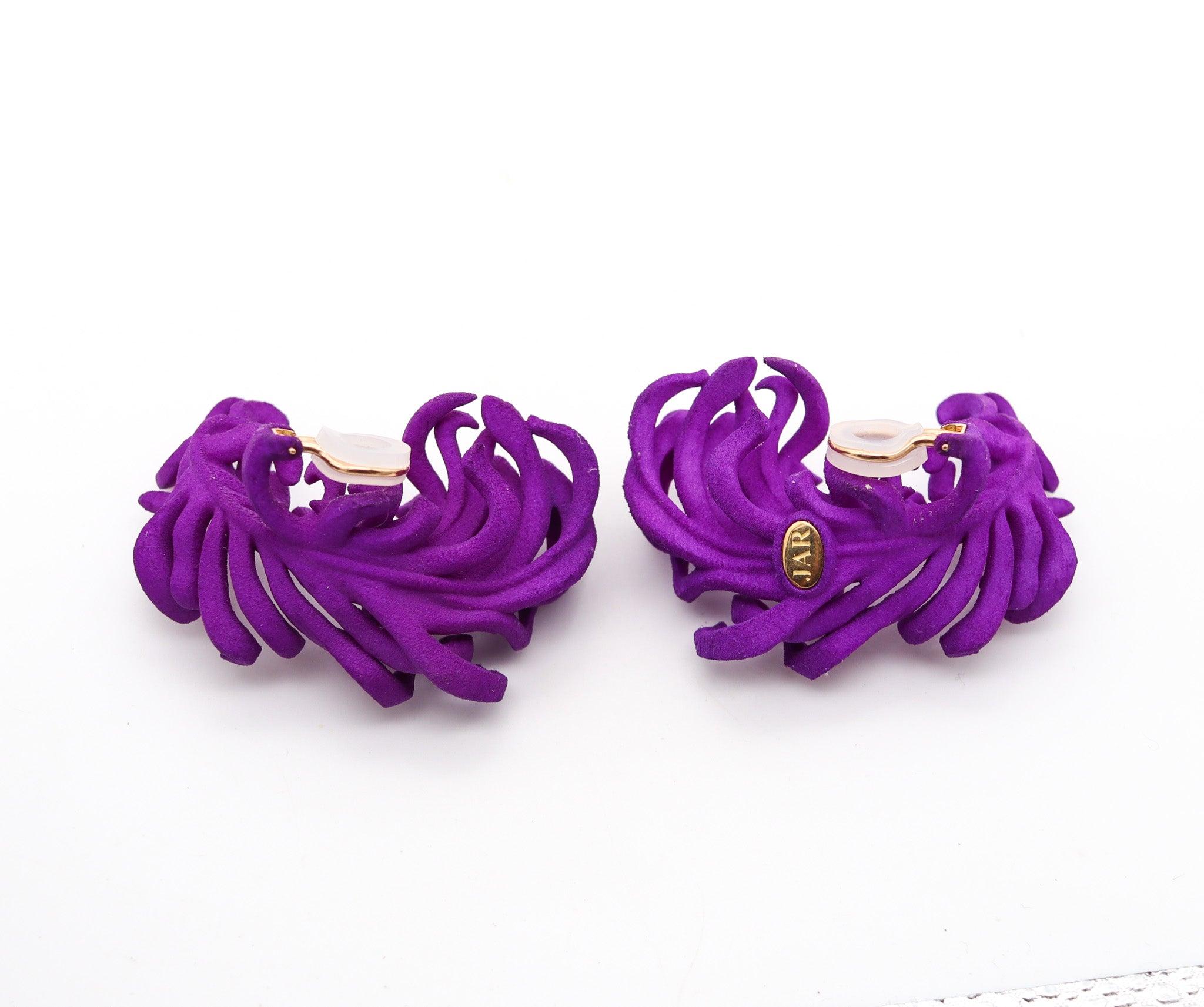 JAR PARIS Clips On Purple Feathers Earrings In 18Kt Gold and Powder Resin In Excellent Condition In Miami, FL