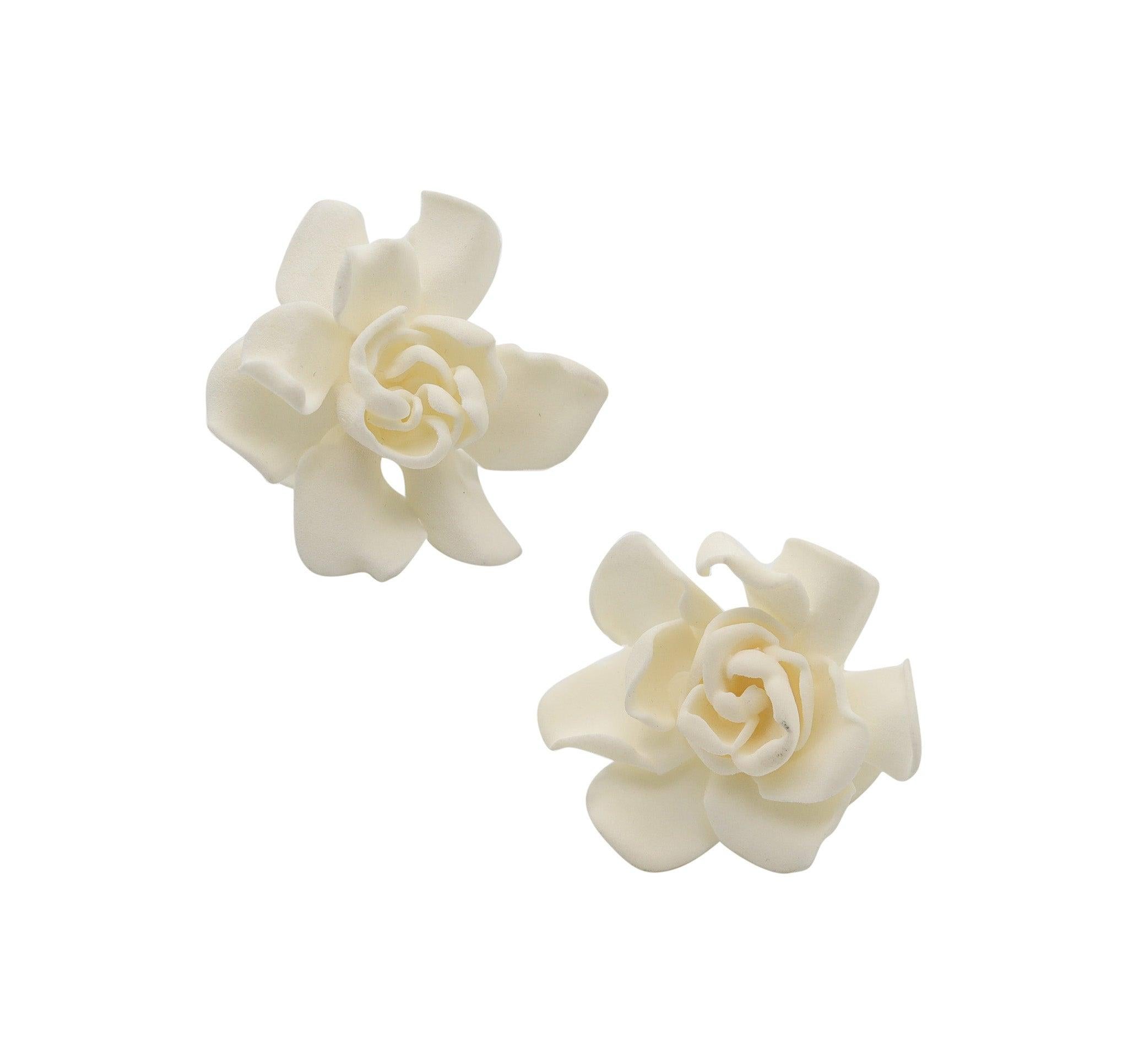 JAR PARIS Clips On White Gardenias Earrings In 18Kt Gold and Resin For Sale 2